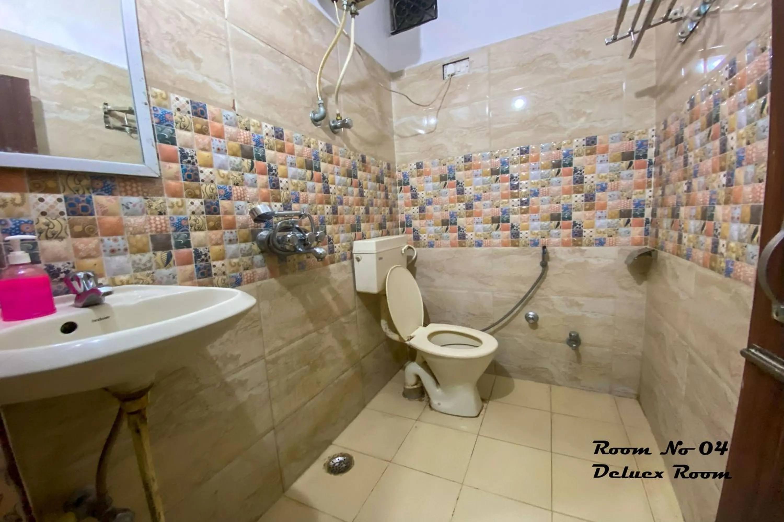 Bathroom in Hotel Ganga Basin