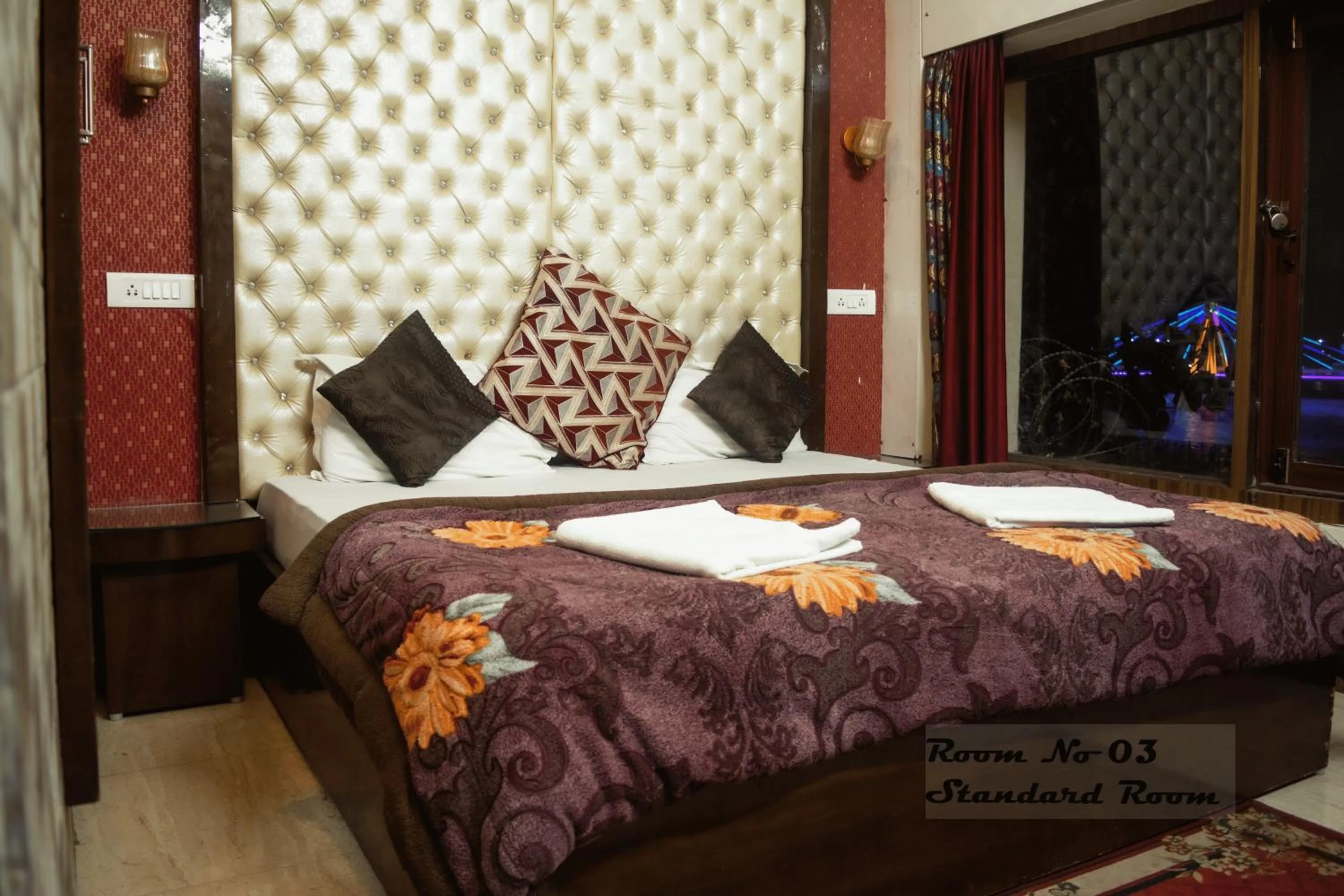 Bed in Hotel Ganga Basin