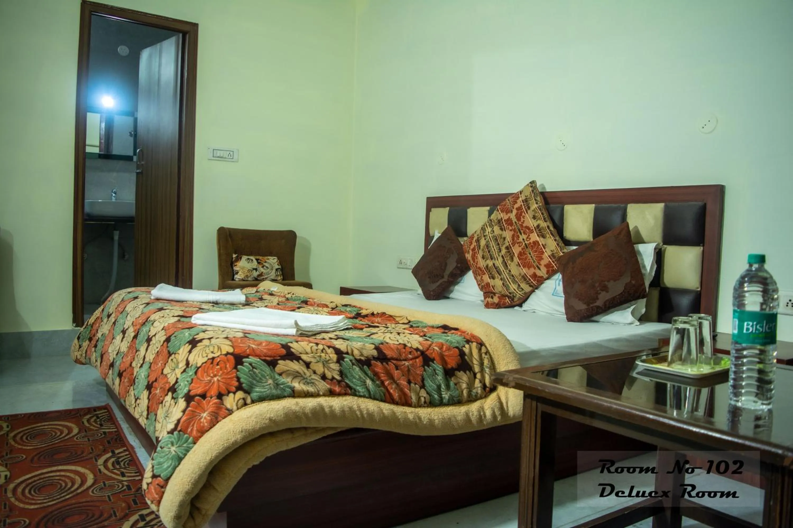 Bed in Hotel Ganga Basin