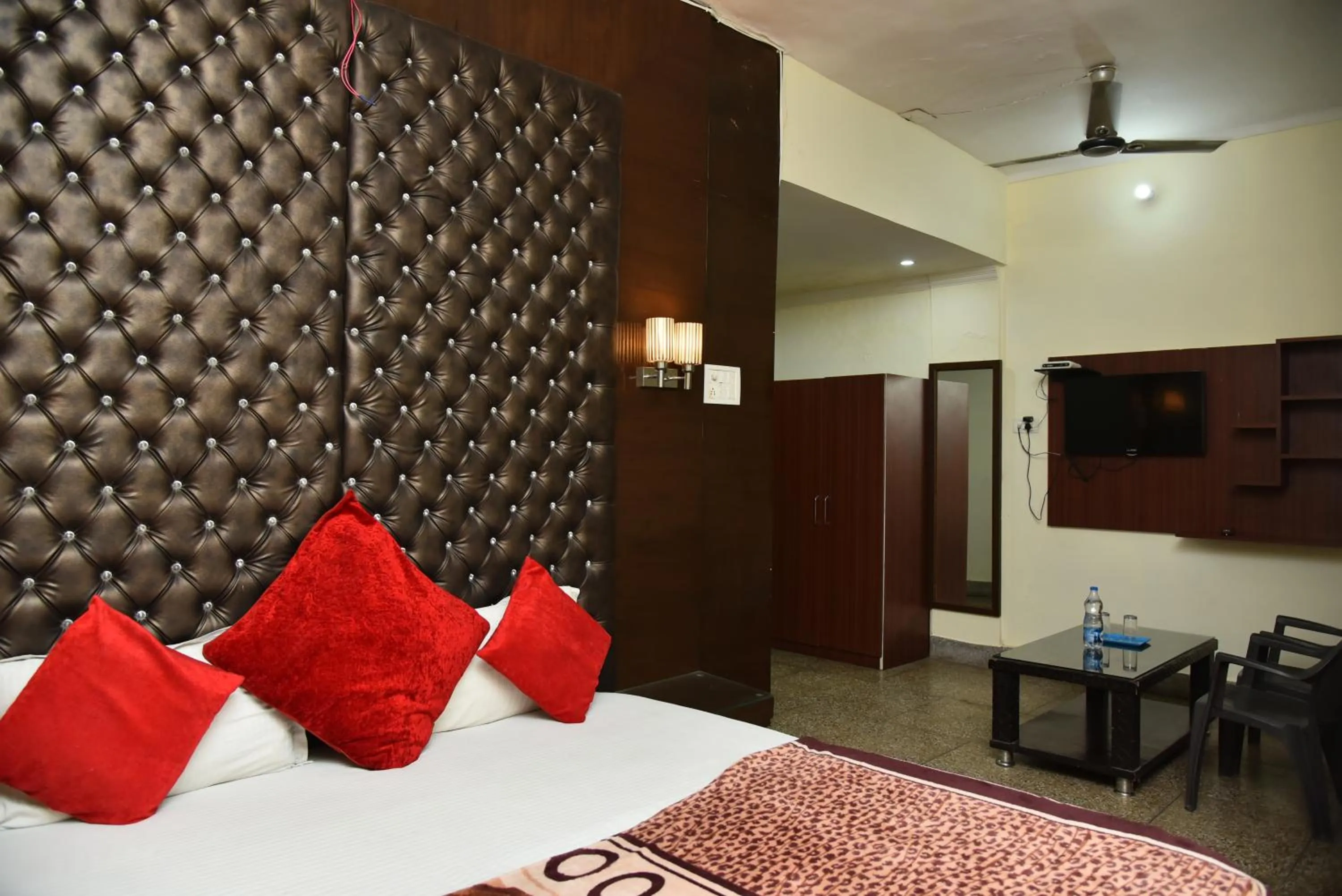 Bed in Hotel Ganga Basin