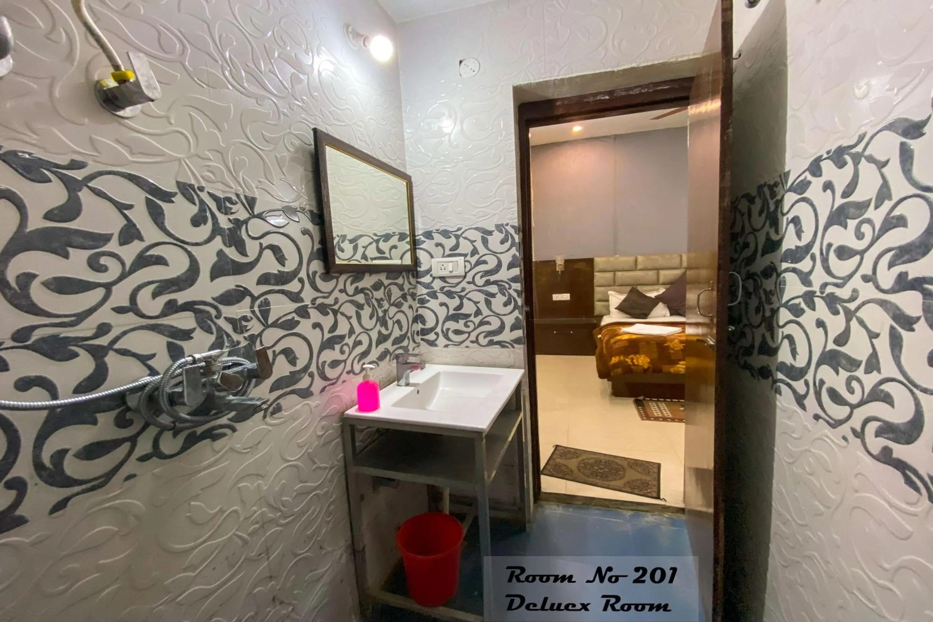 Bathroom in Hotel Ganga Basin