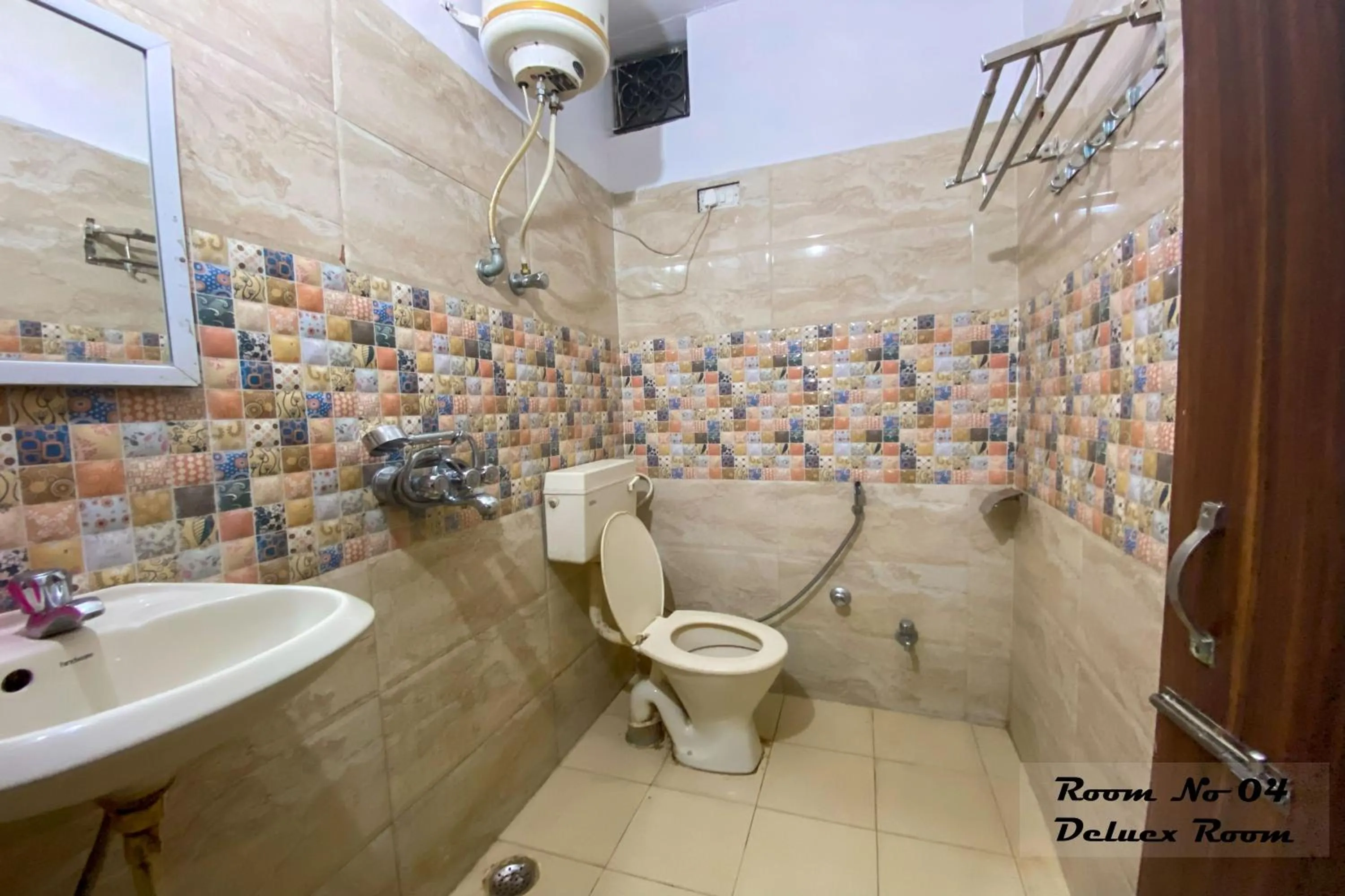 Bathroom in Hotel Ganga Basin