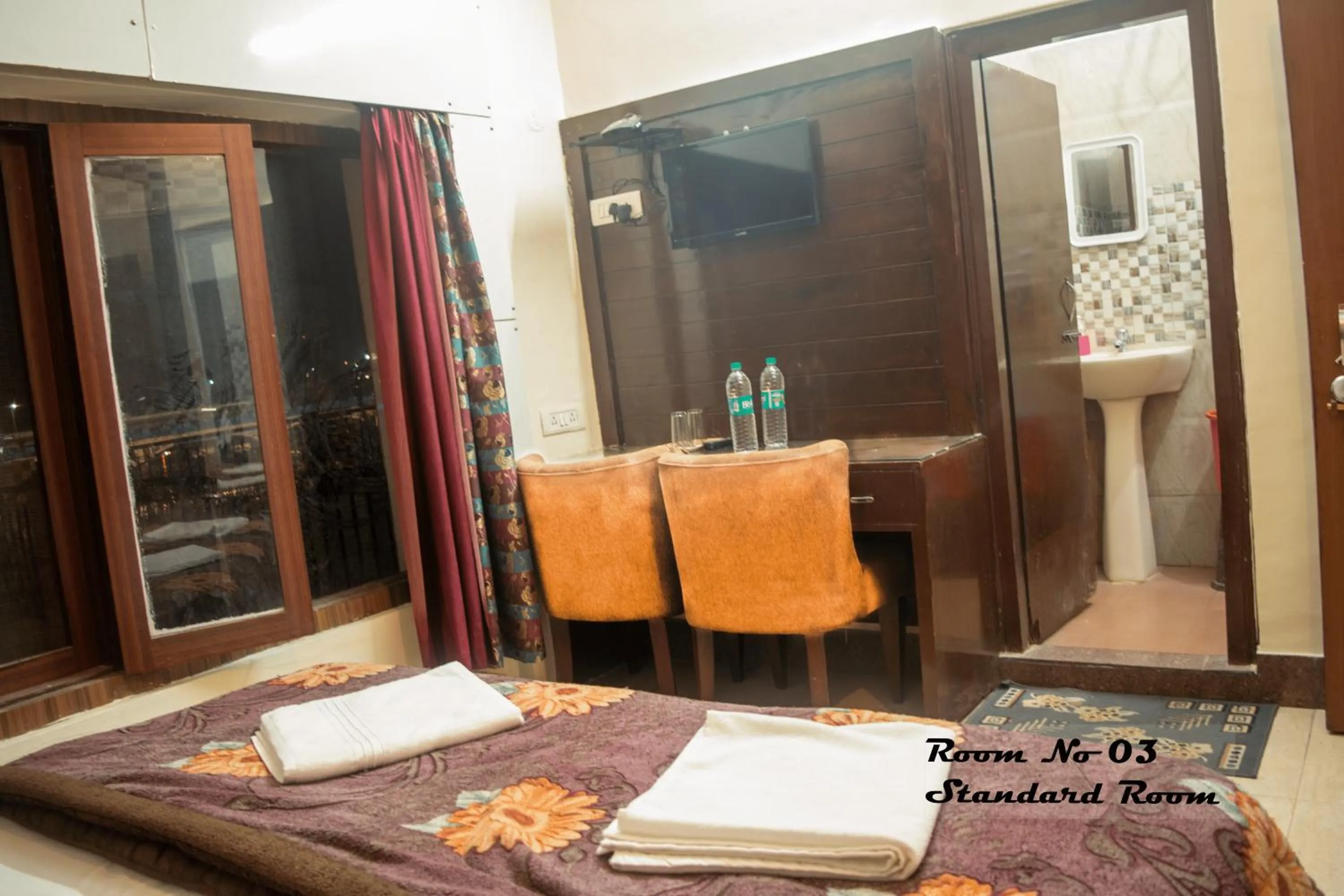 Bed in Hotel Ganga Basin