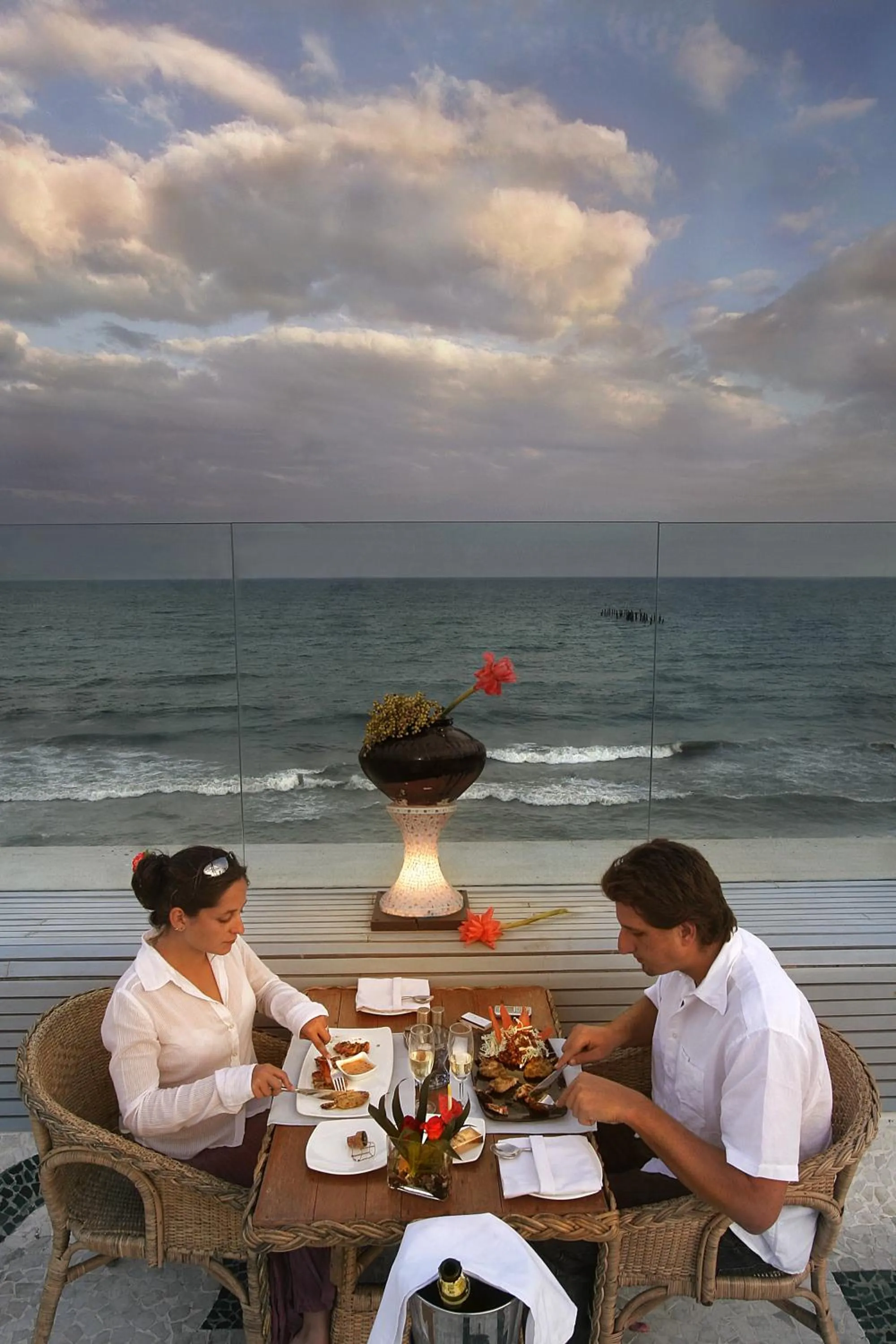 Restaurant/places to eat in The Promenade