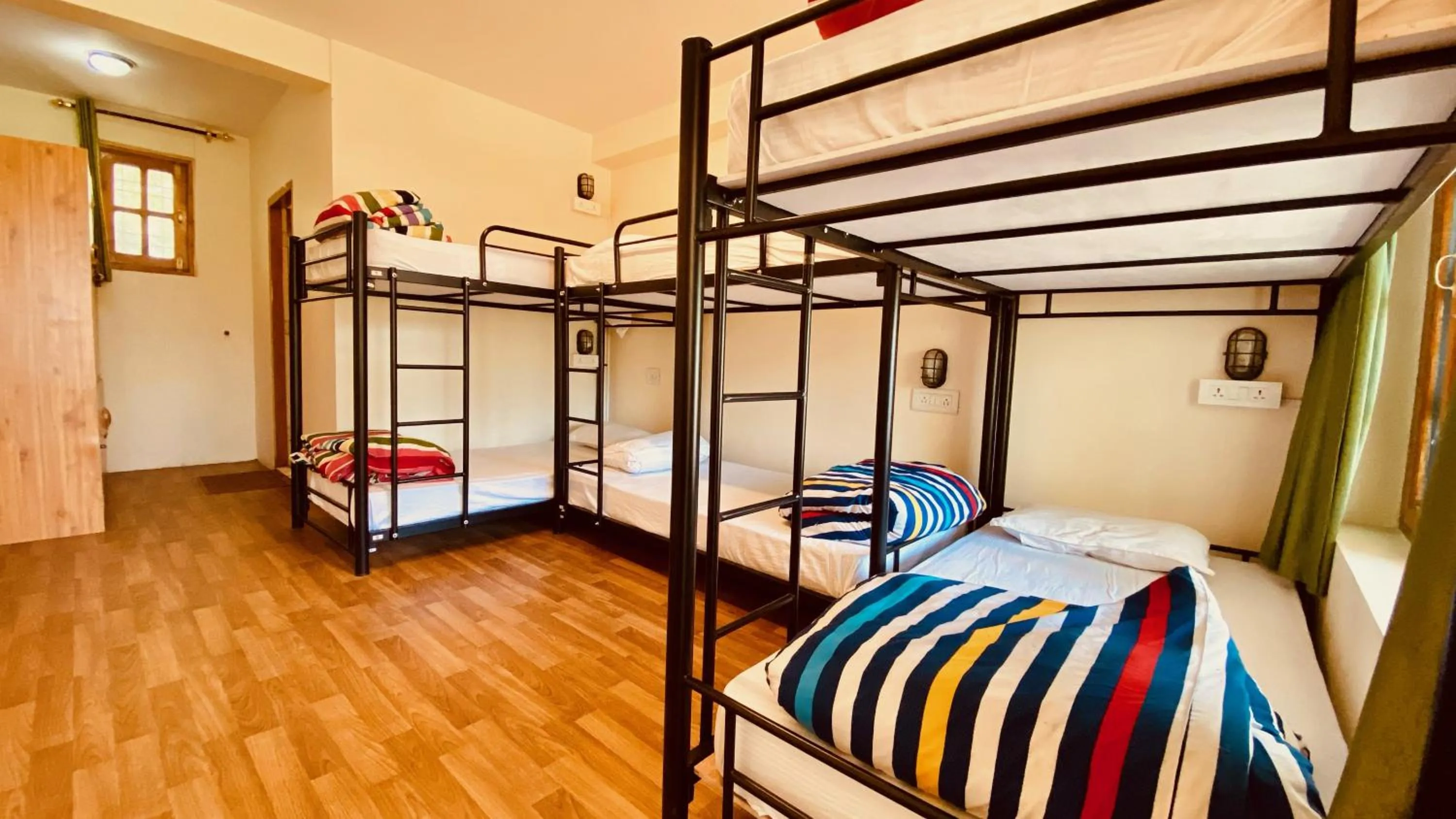 Bed in Madpackers Manali