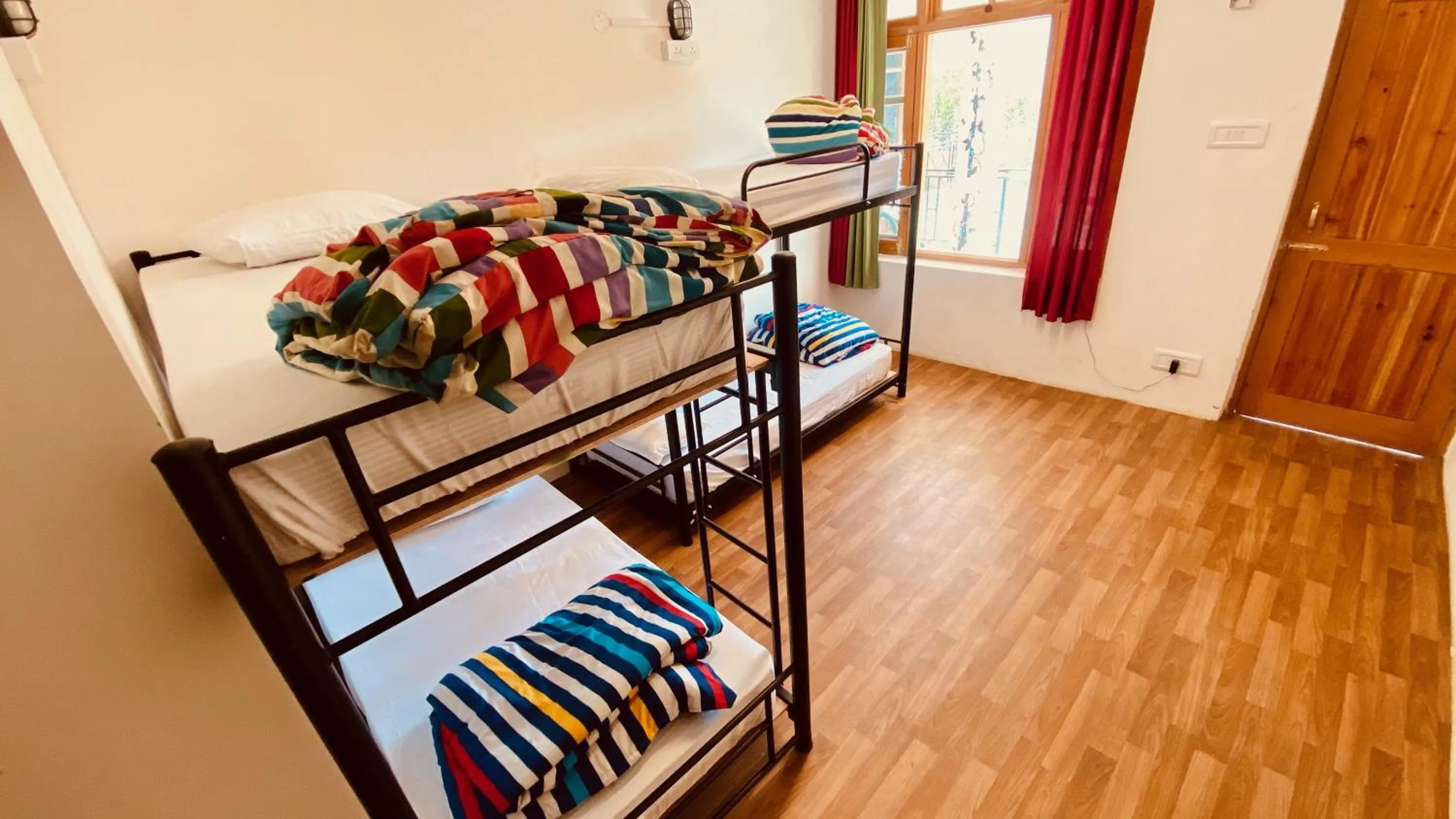 Bed in Madpackers Manali