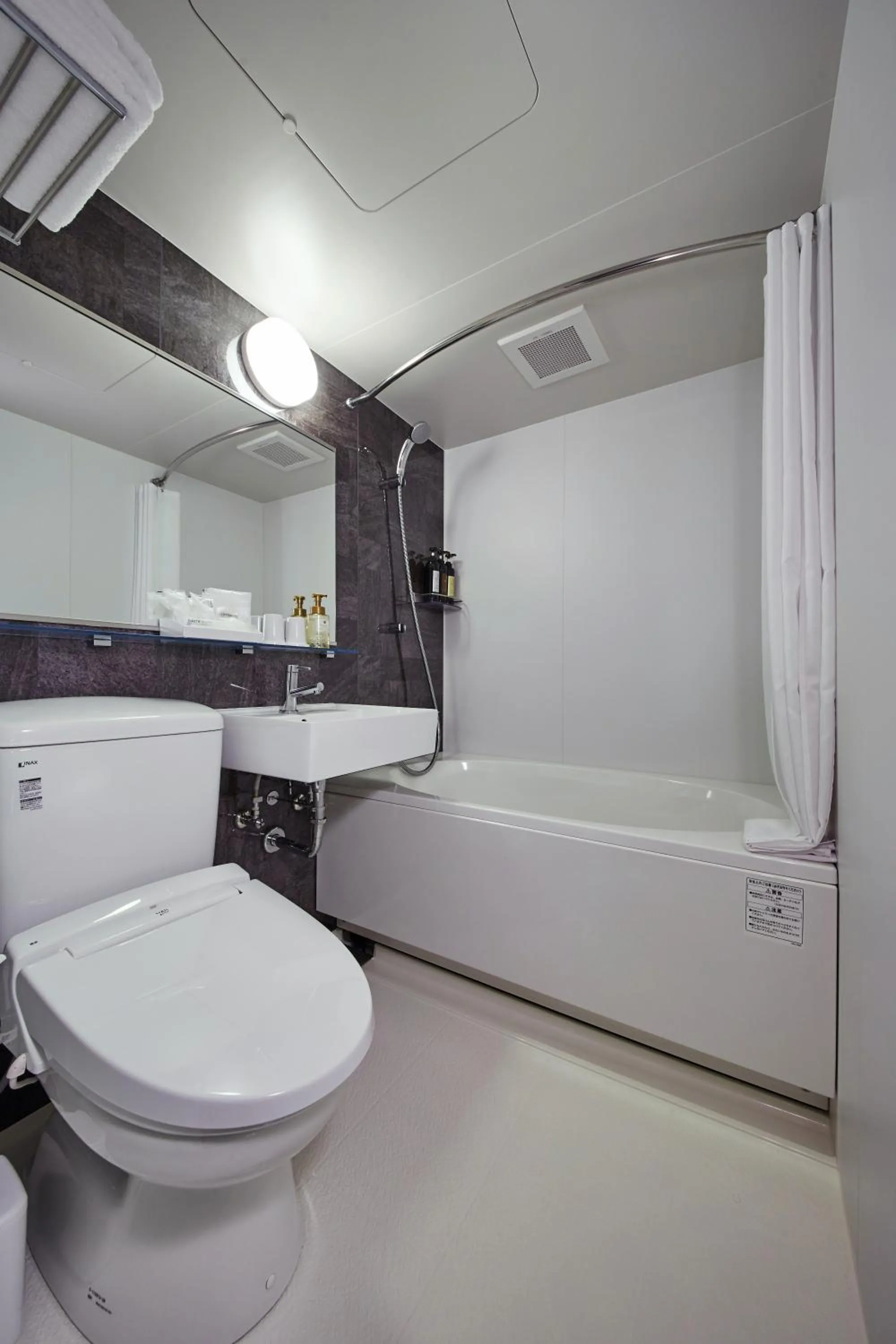 Shower in HOTEL AMANEK Asakusa Ekimae