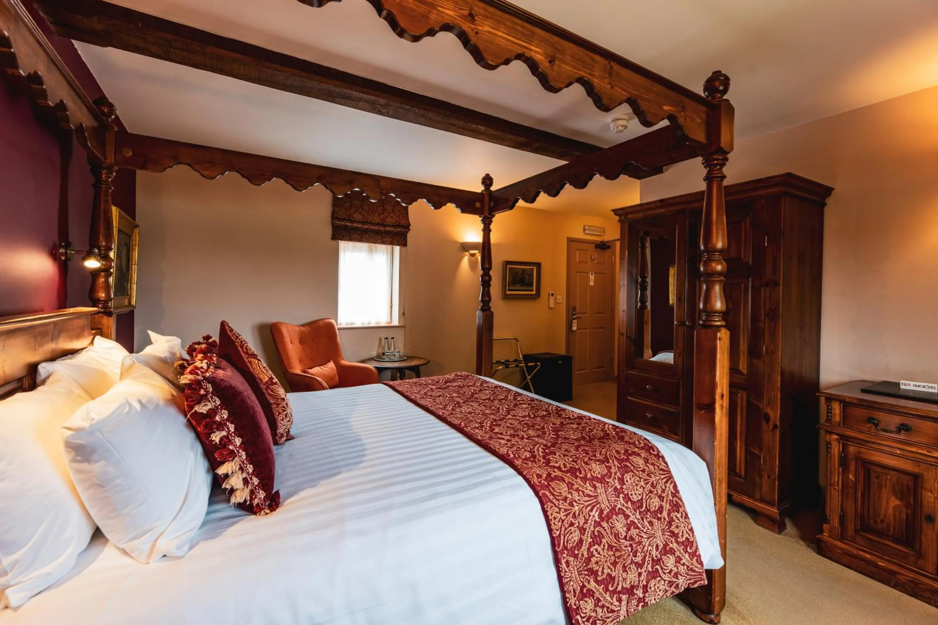 Bedroom, Bed in The Auberge