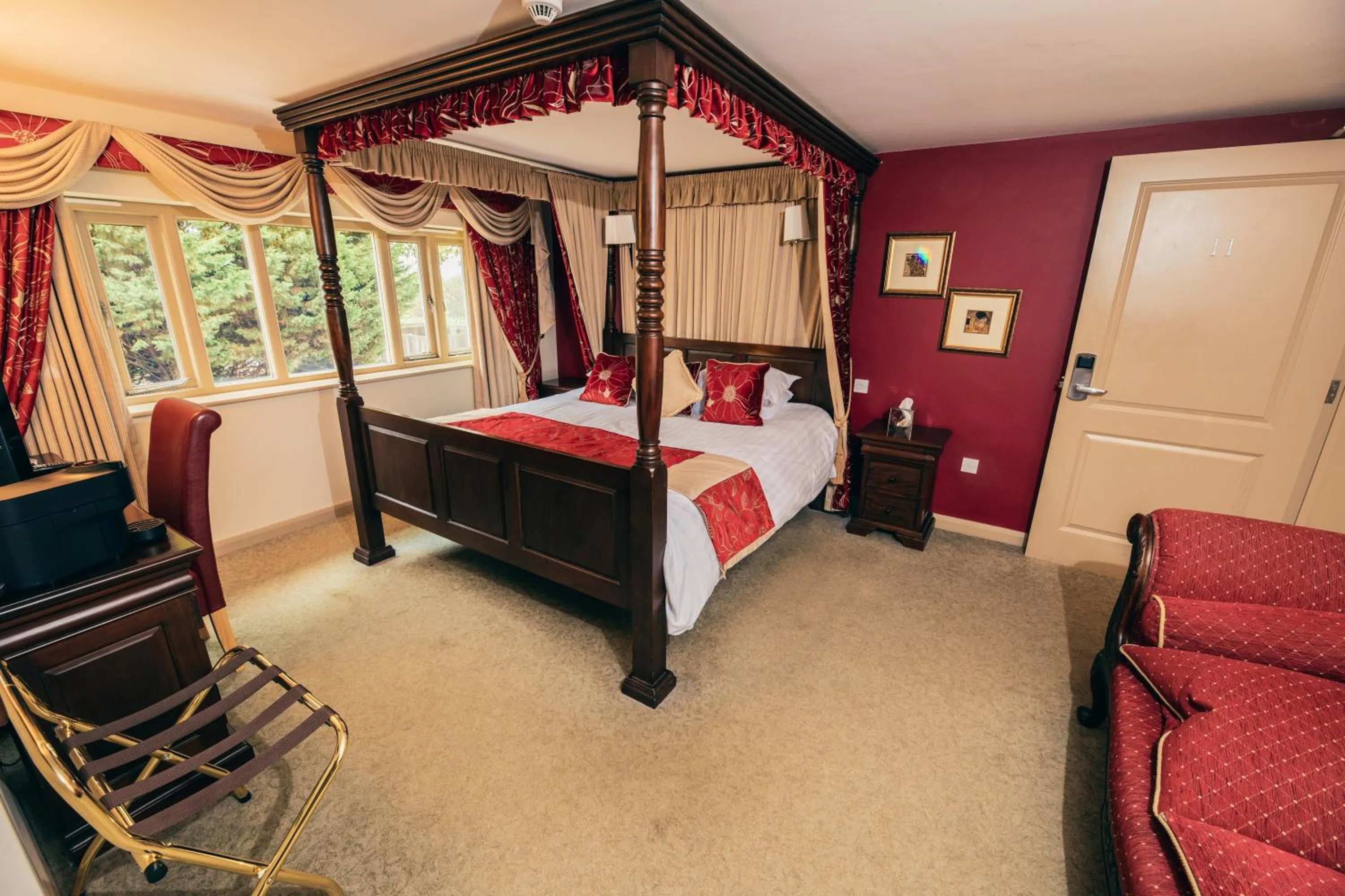 Bedroom, Bed in The Auberge