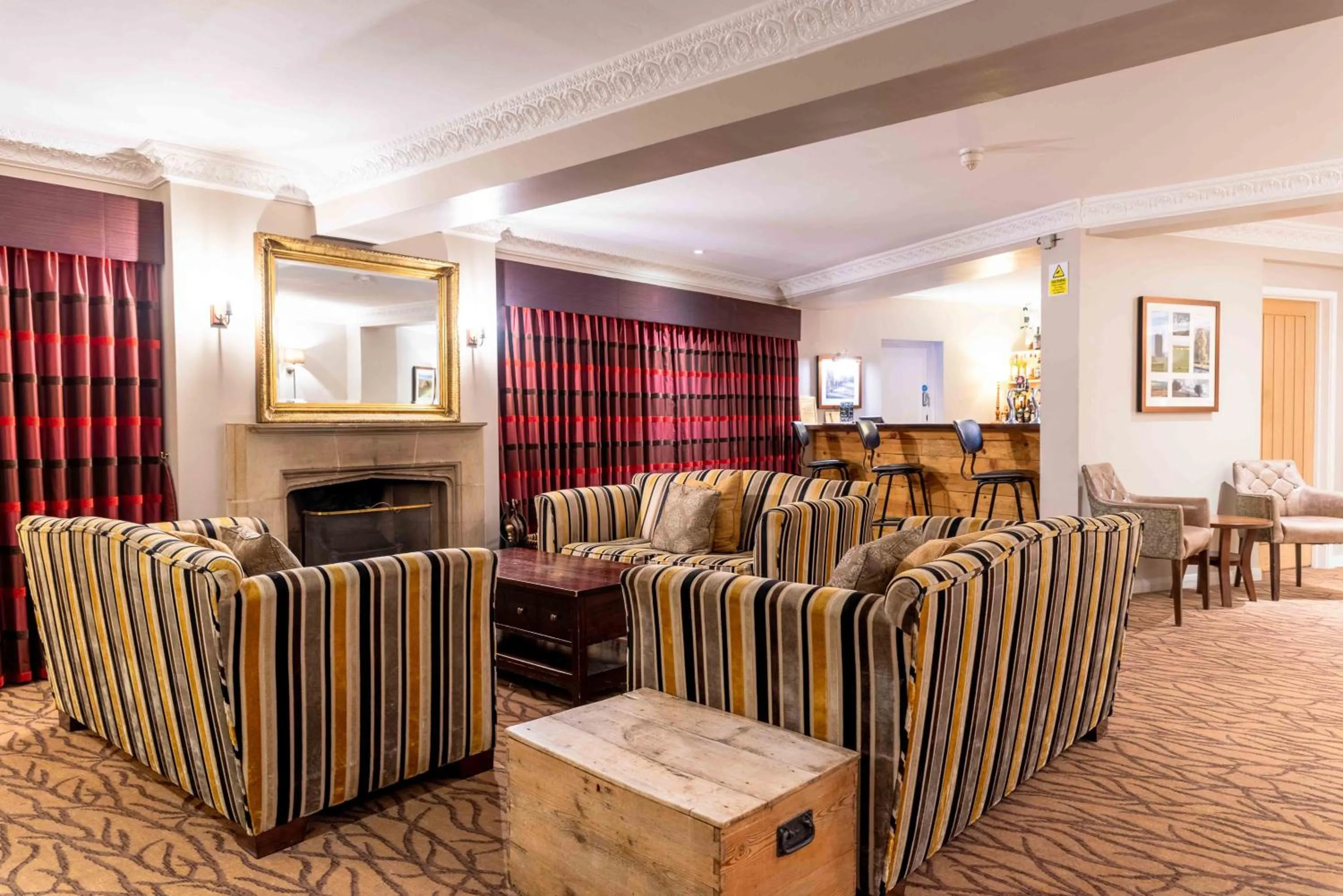 Lounge or bar in Three Ways House Hotel