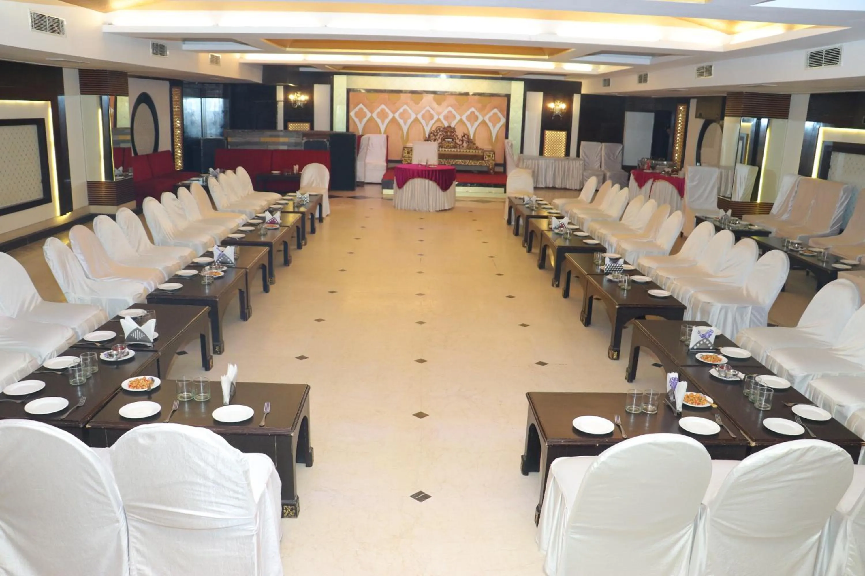 Banquet/Function facilities in Nagpal Regency