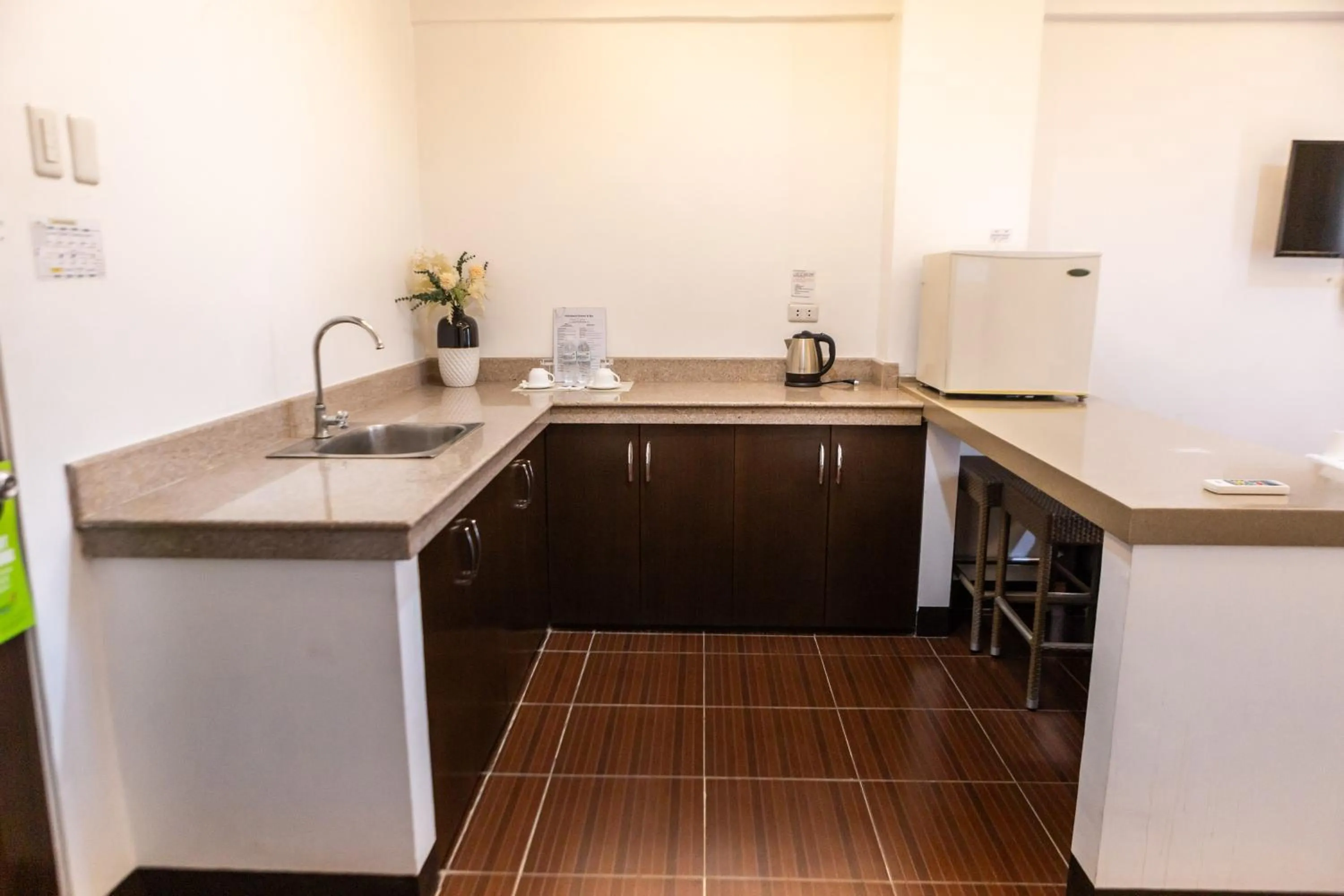 Kitchen or kitchenette in Palmbeach Resort Mactan Cebu powered by Cocotel