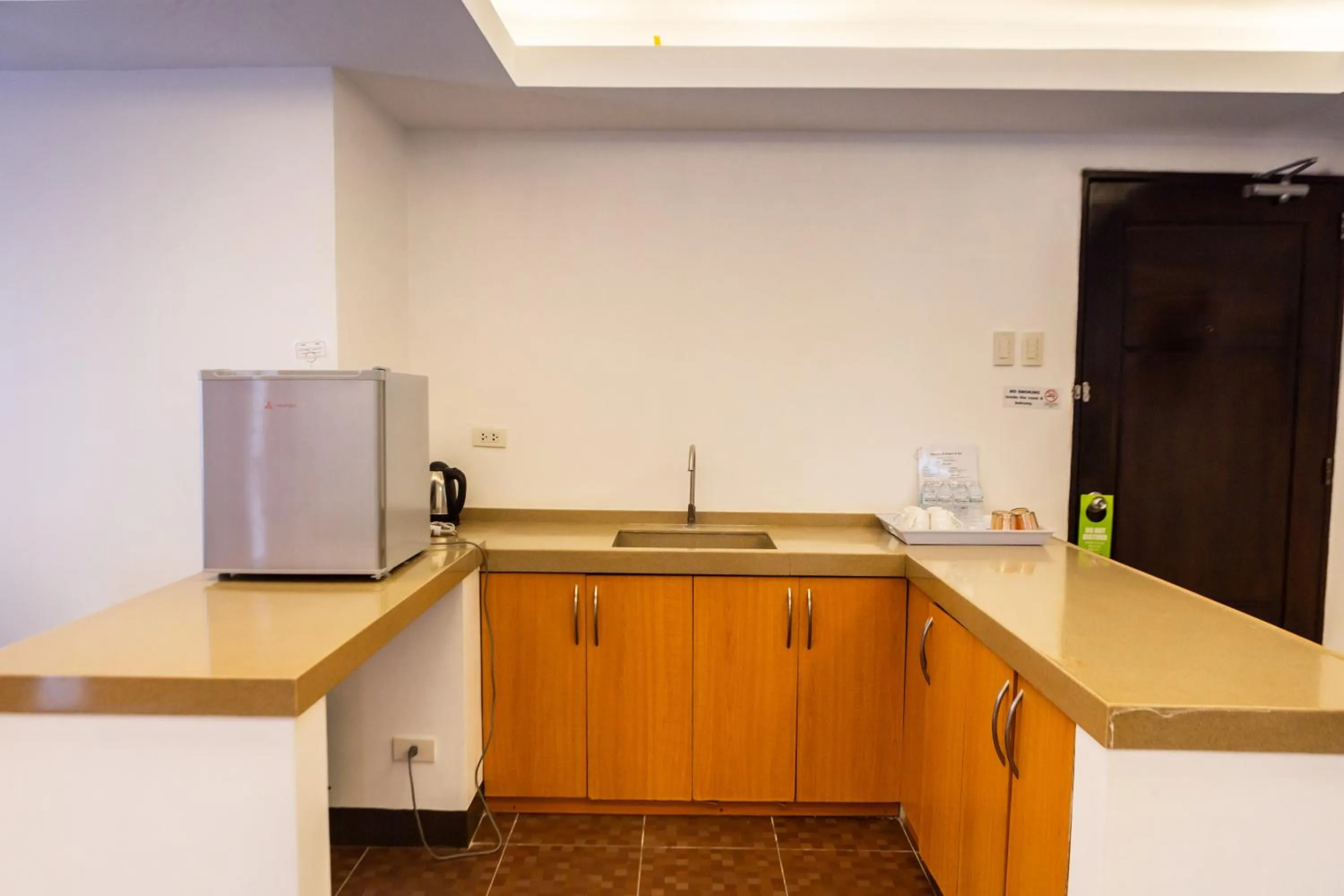 Kitchen or kitchenette in Palmbeach Resort Mactan Cebu powered by Cocotel