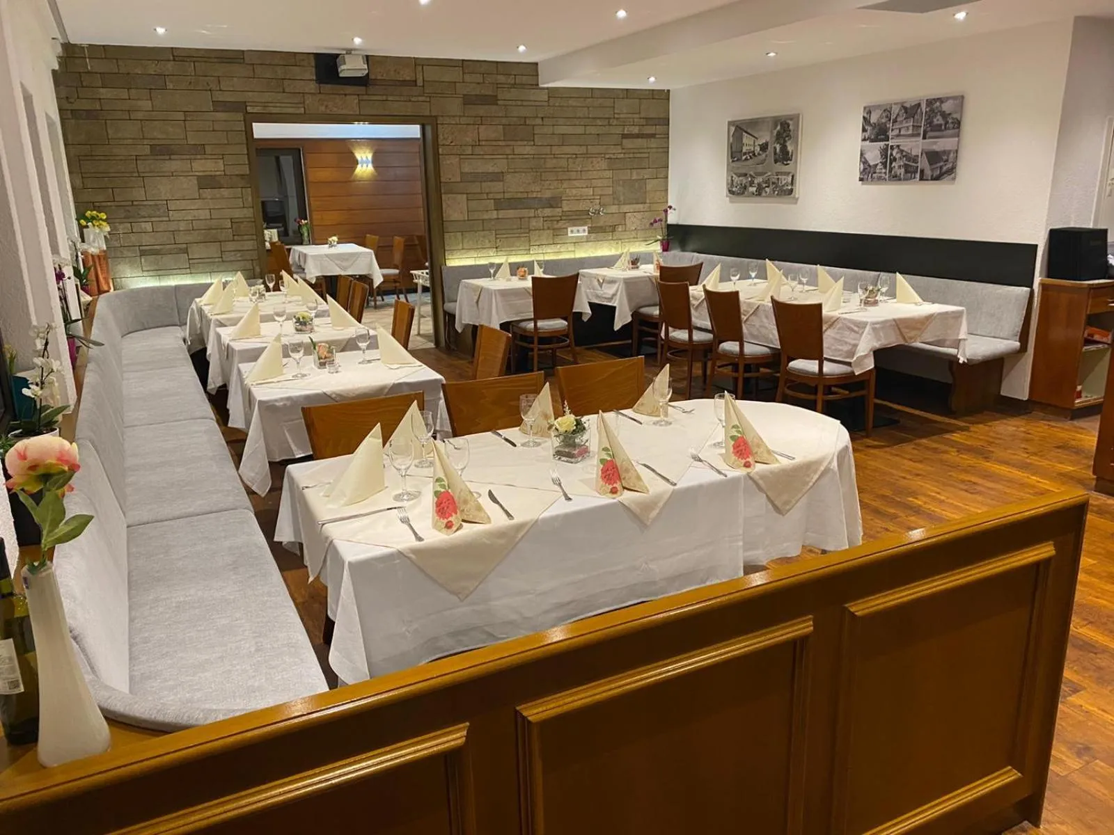 Restaurant/places to eat in Hotel Loewen