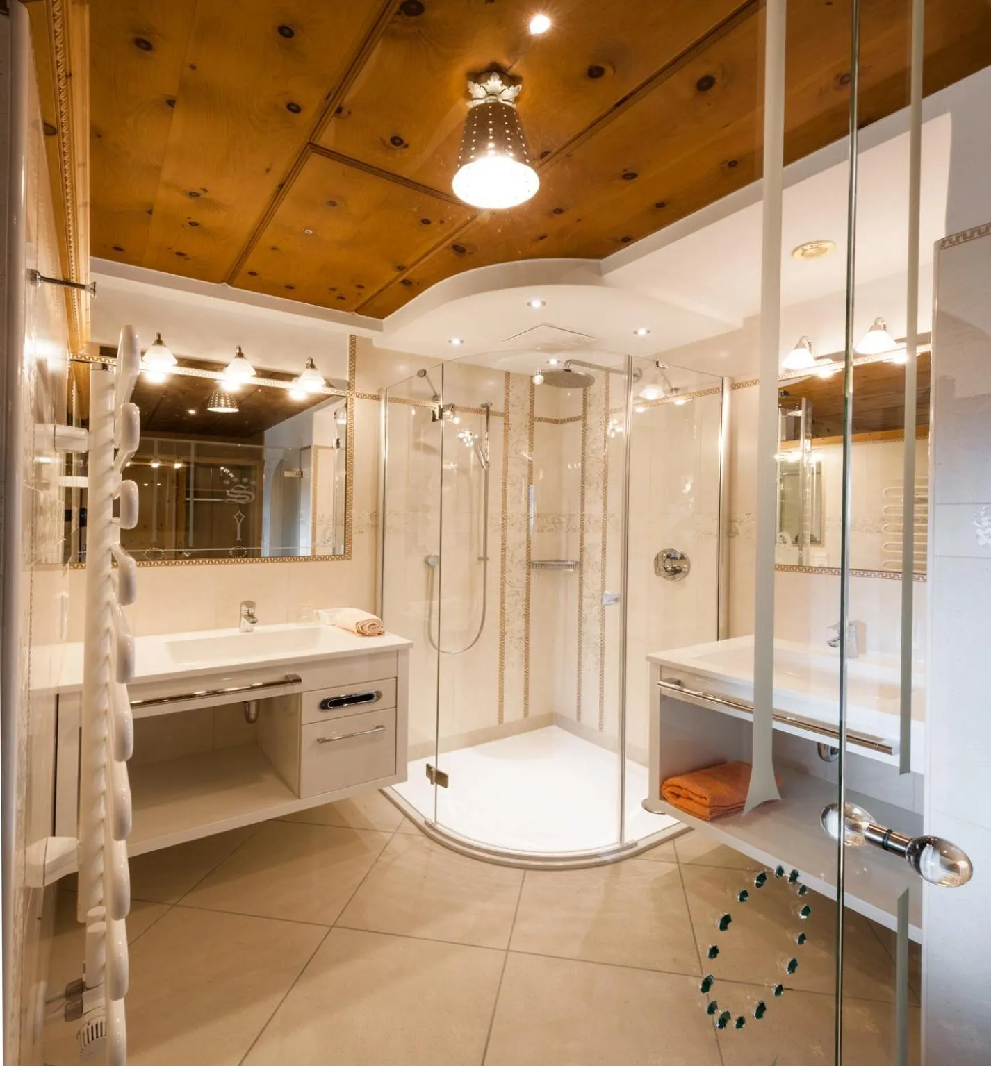 Shower in Hotel Silberberger - Wildschönau