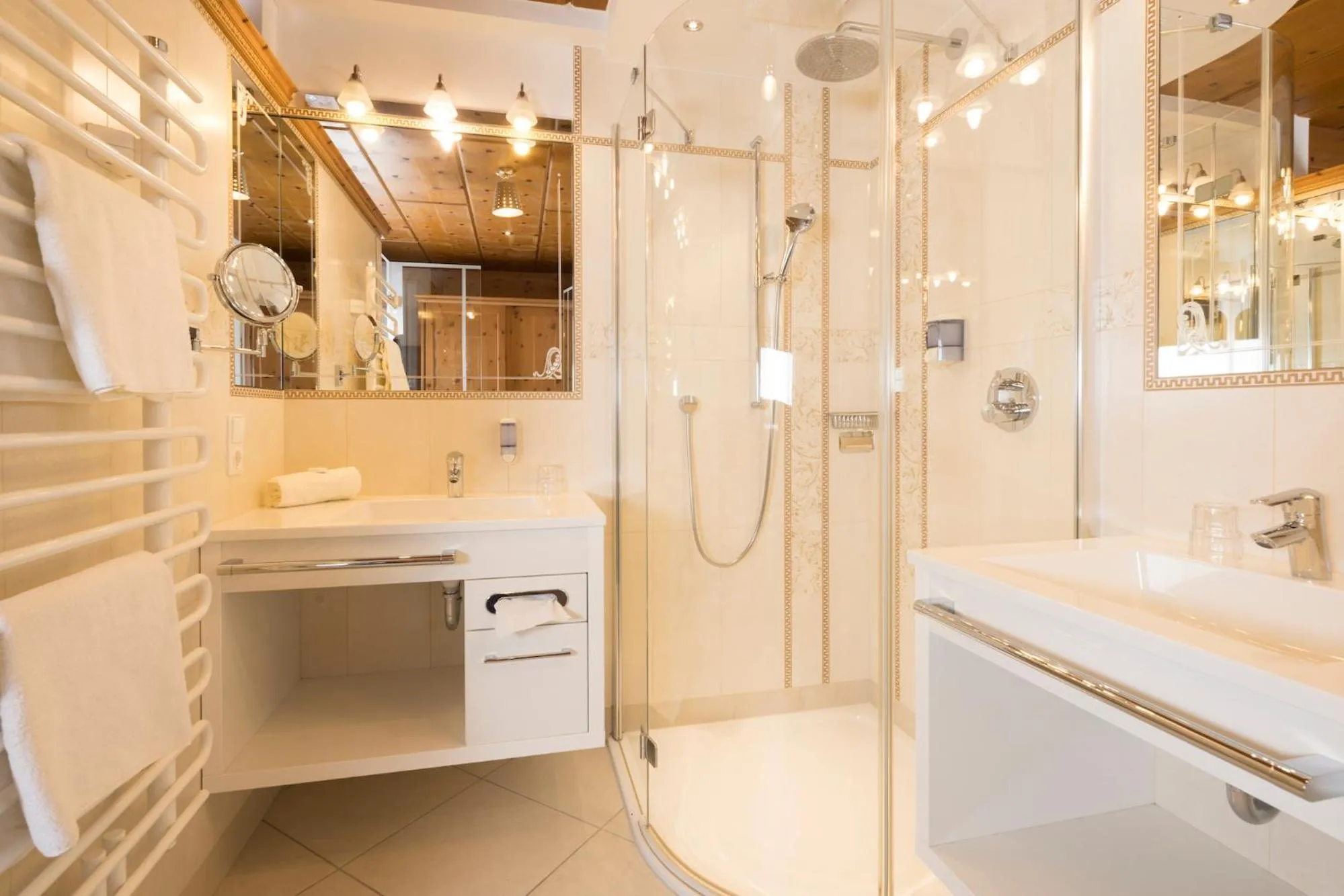 Shower in Hotel Silberberger - Wildschönau