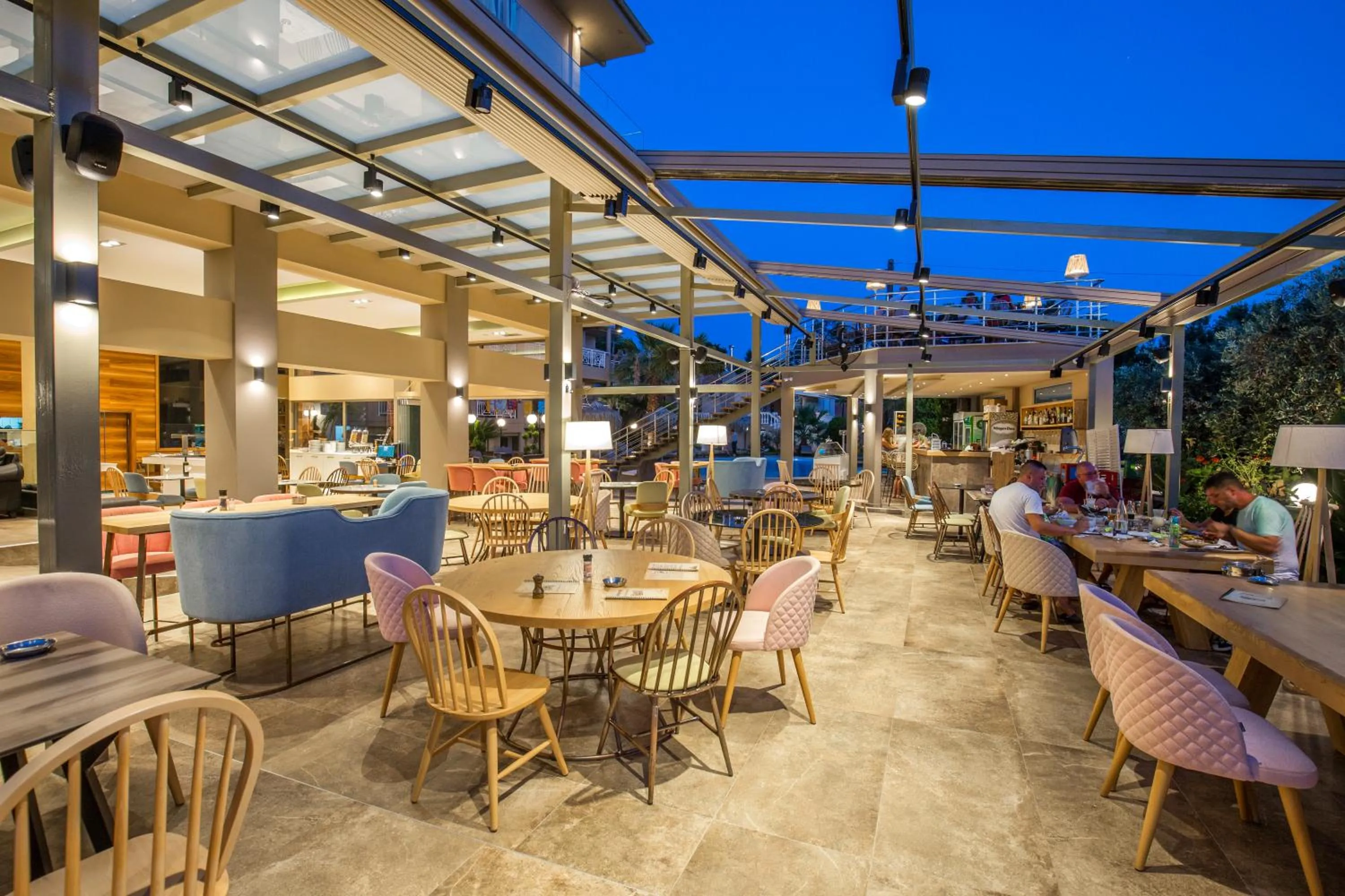 Restaurant/places to eat in Hotel Potos