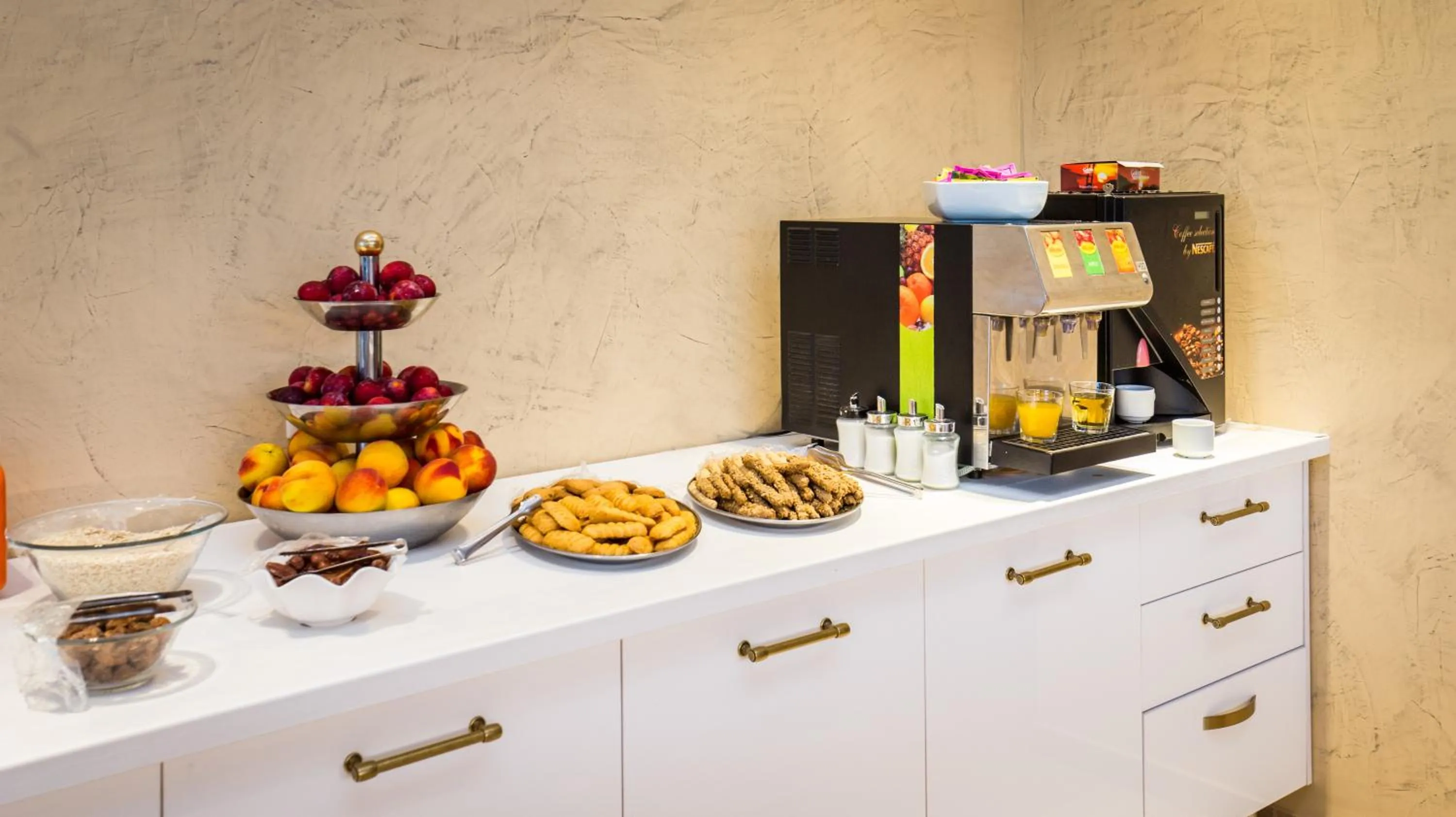 Buffet breakfast in Hotel Potos