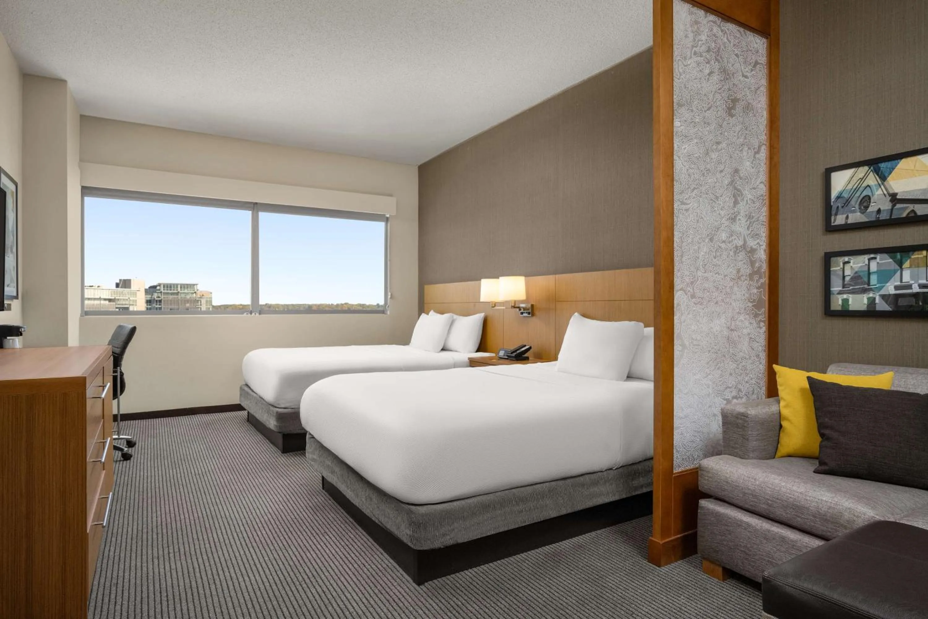 Bedroom, Bed in Hyatt Place Iowa City Downtown