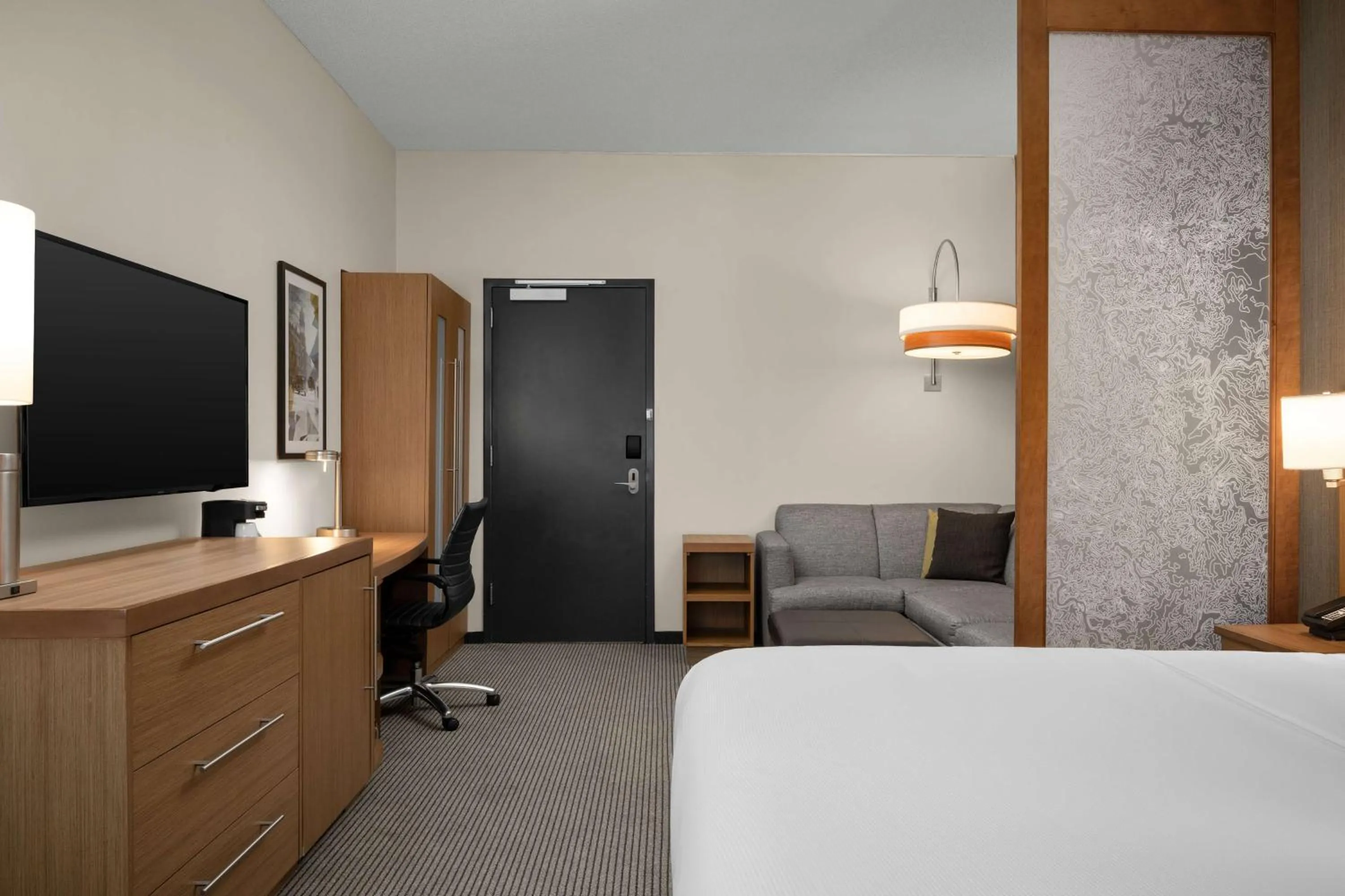 Bedroom, Bed in Hyatt Place Iowa City Downtown