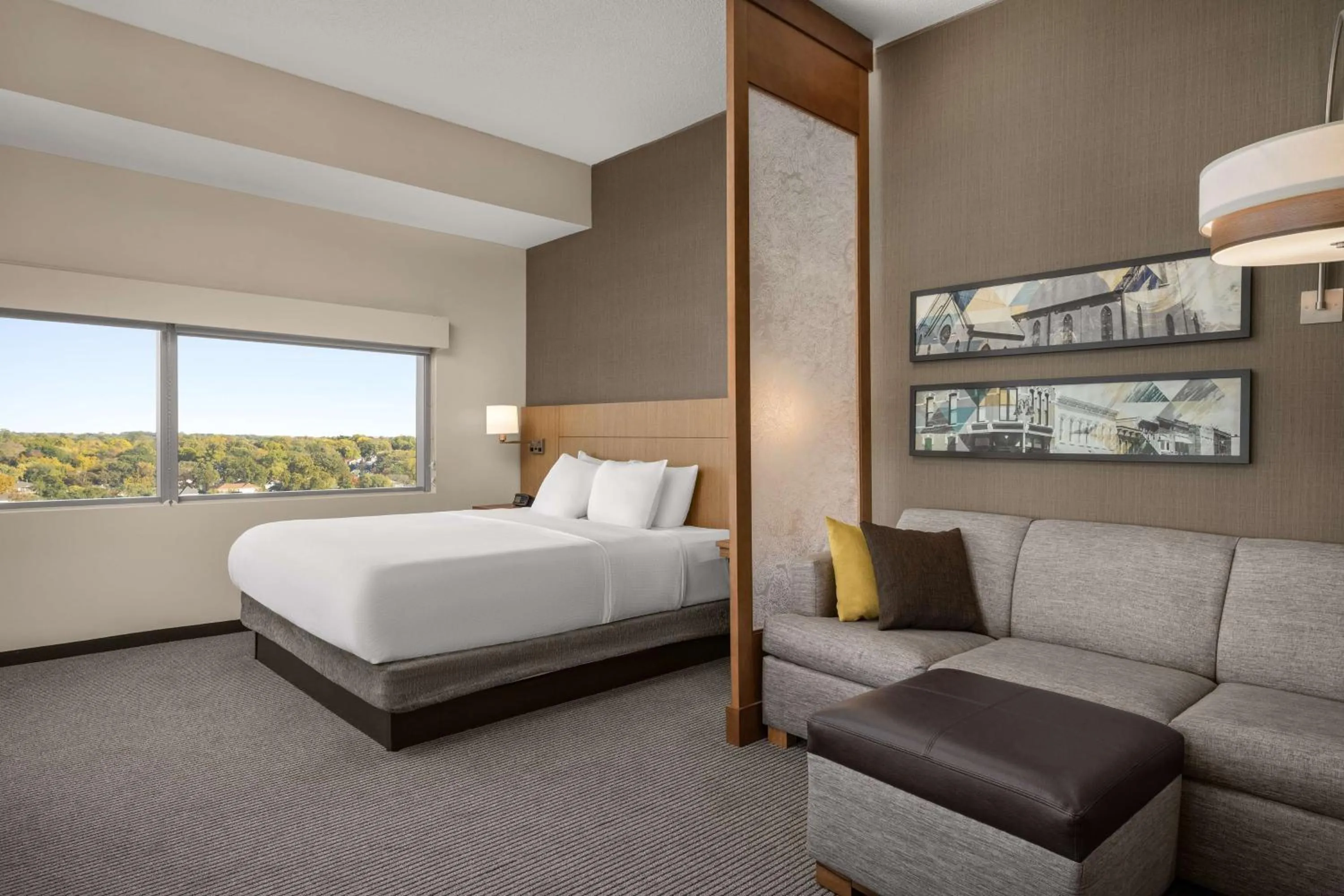 Bedroom, Bed in Hyatt Place Iowa City Downtown