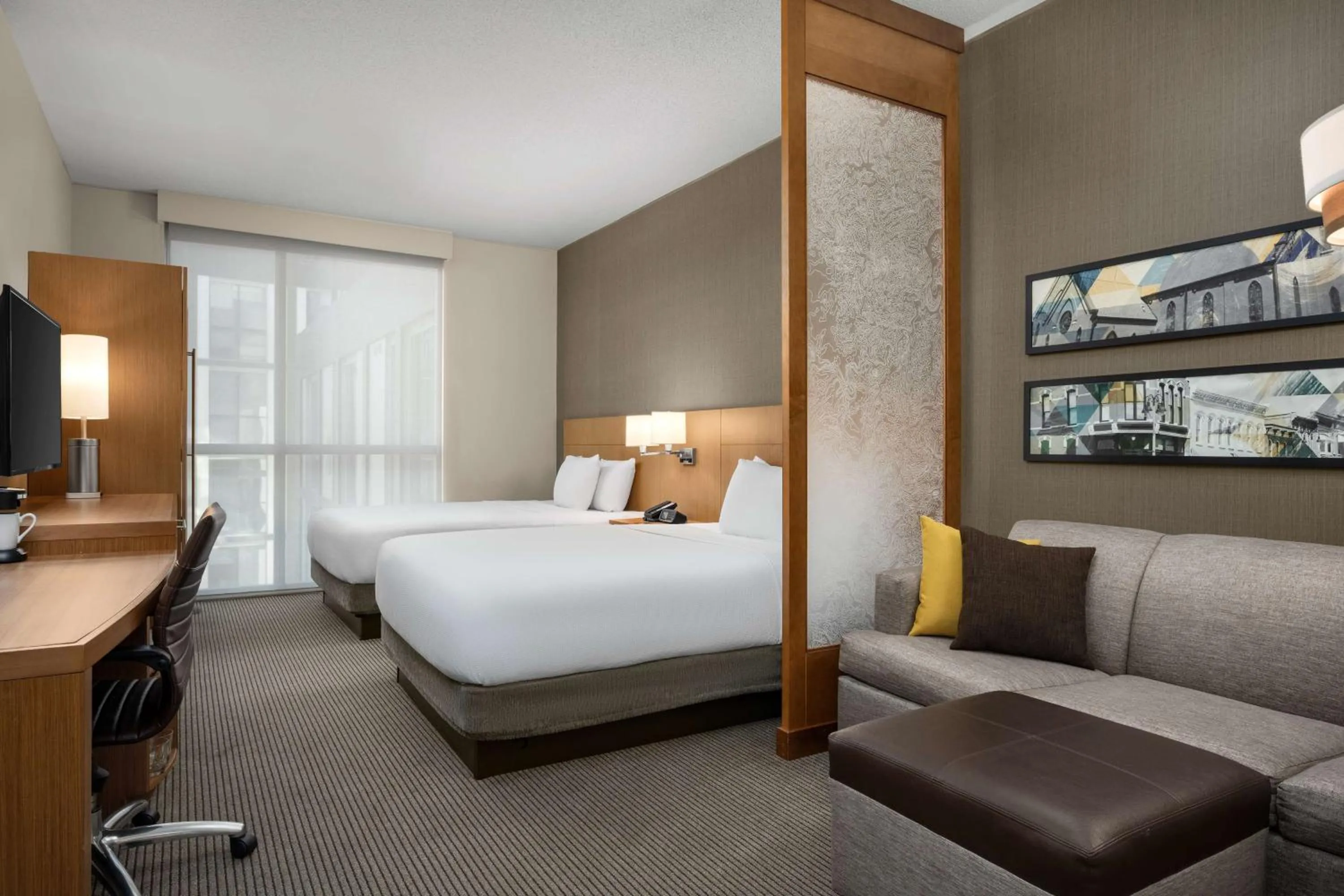 Bedroom, Bed in Hyatt Place Iowa City Downtown