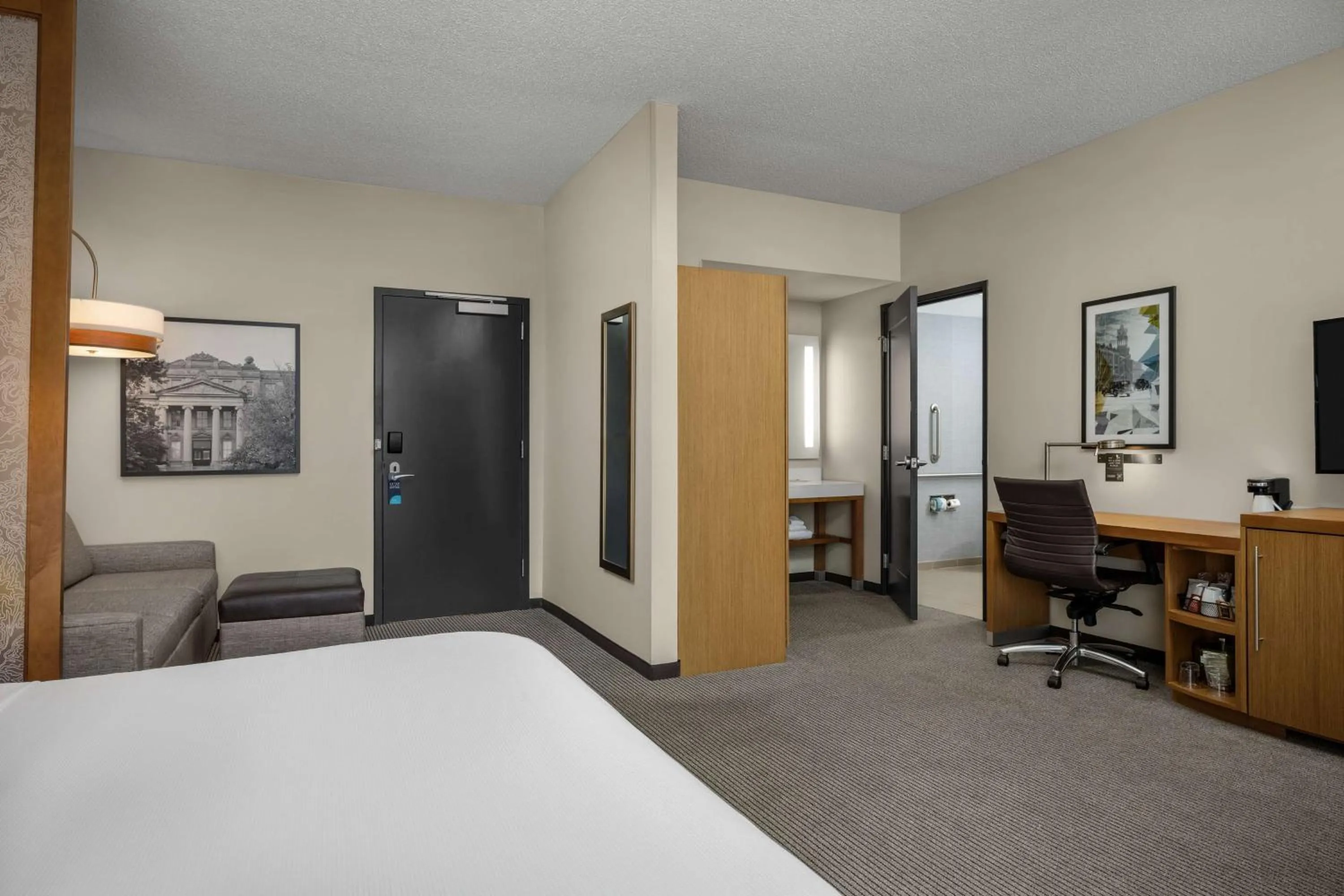 Bedroom, Bed in Hyatt Place Iowa City Downtown