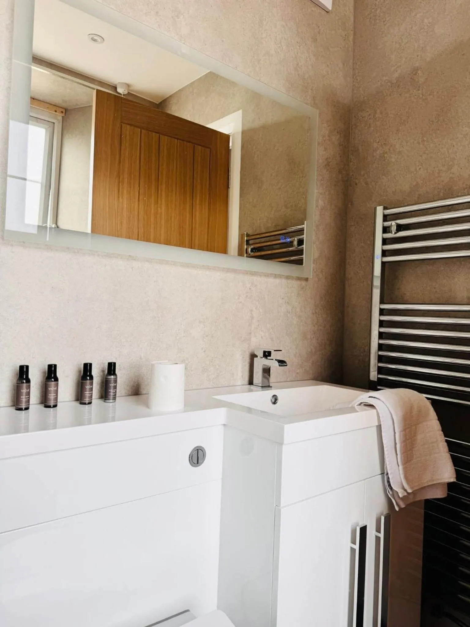 Bathroom in Thomas Arms Hotel