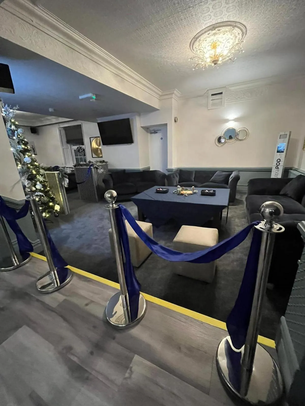 Communal lounge/ TV room in Thomas Arms Hotel