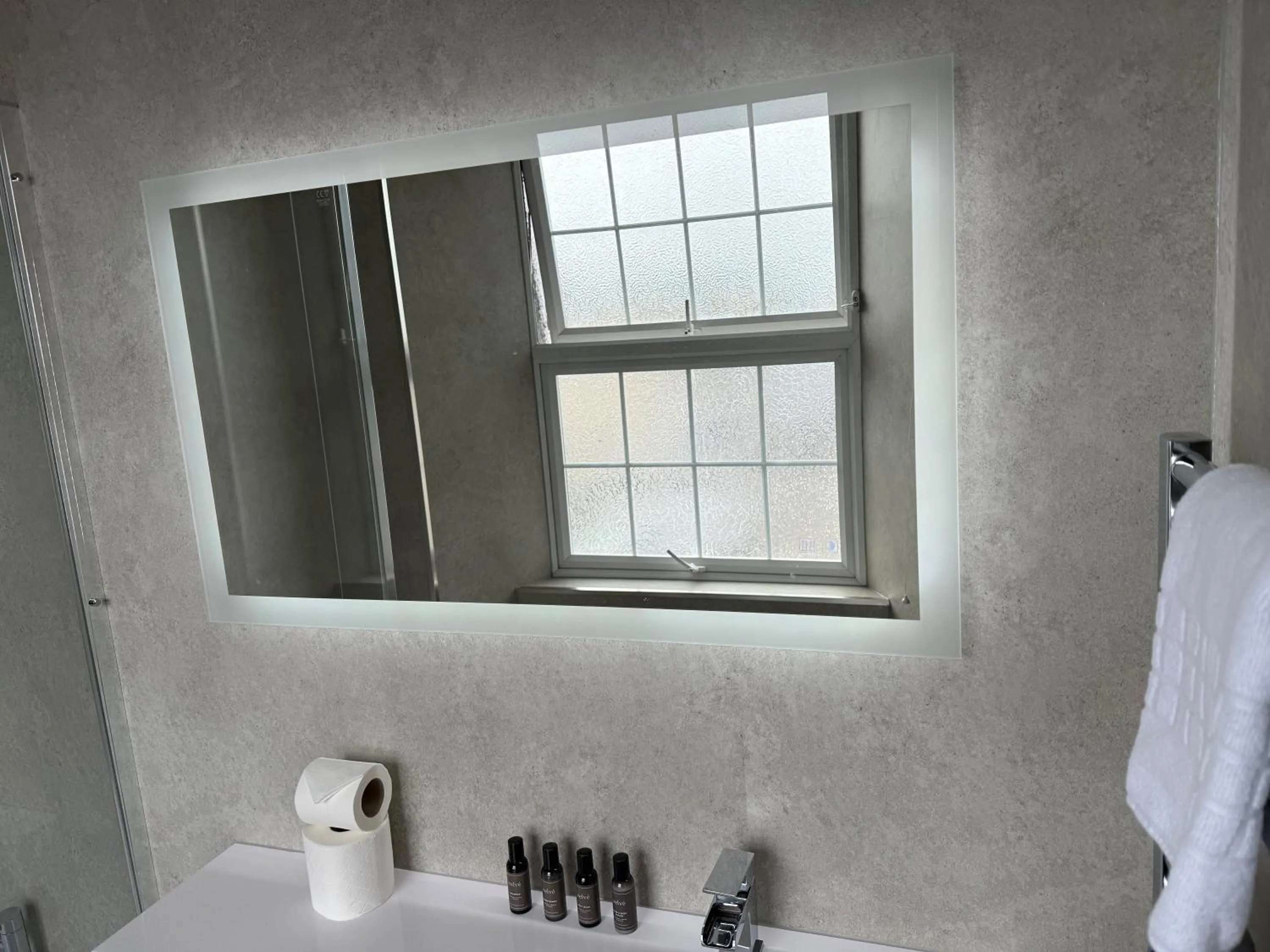 Bathroom in Thomas Arms Hotel