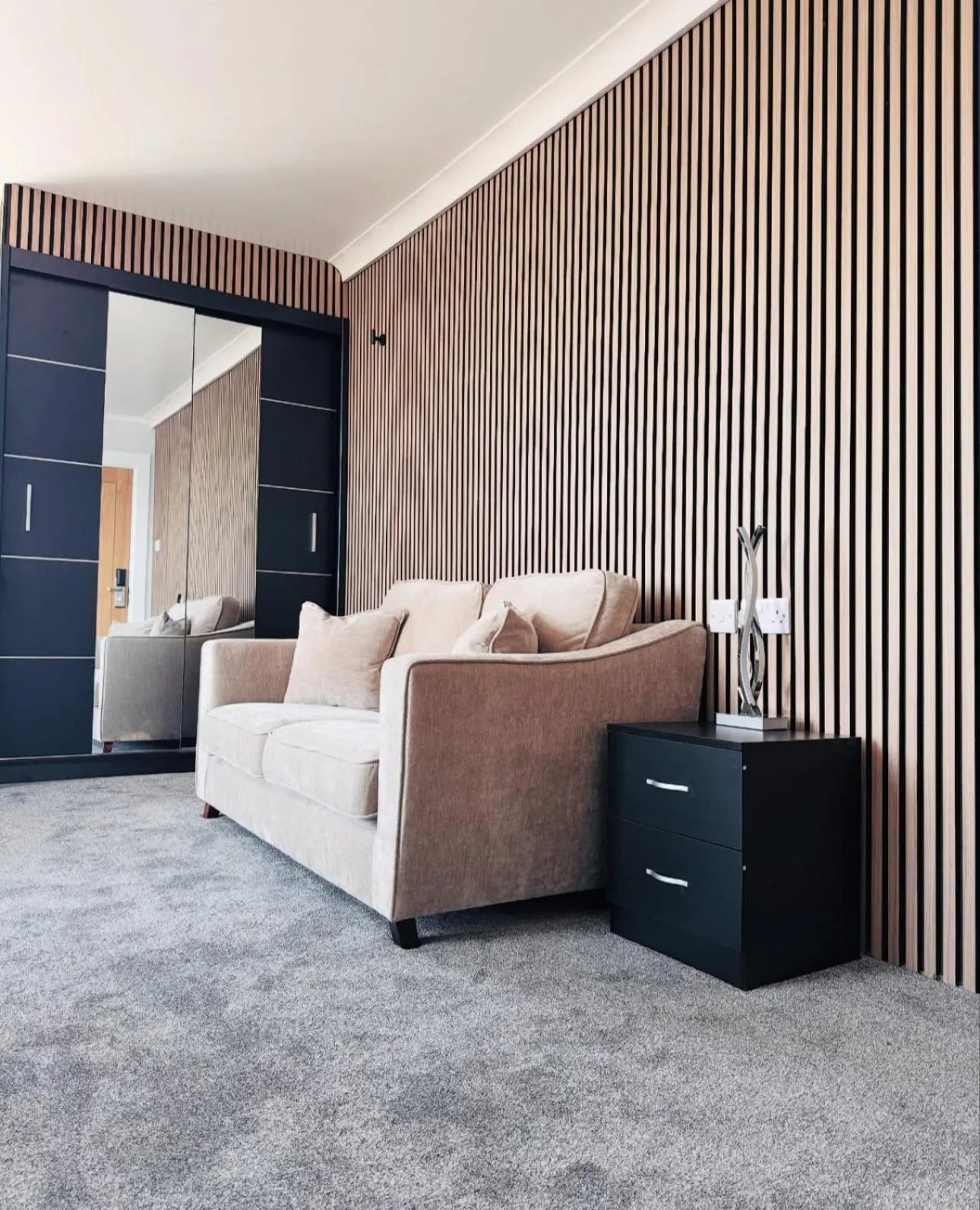 Seating area in Thomas Arms Hotel