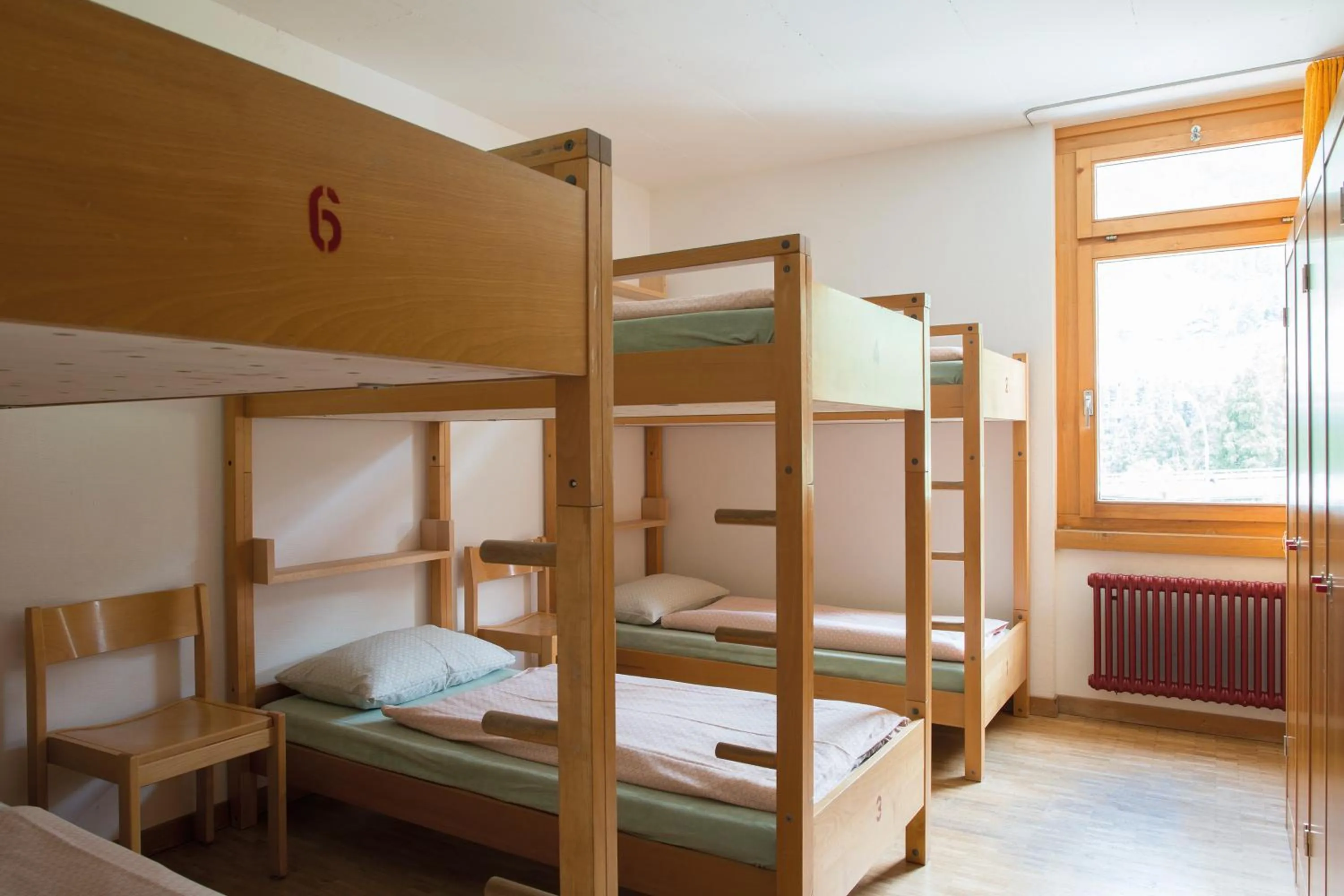 Photo of the whole room, Bed in Pontresina Youth Hostel