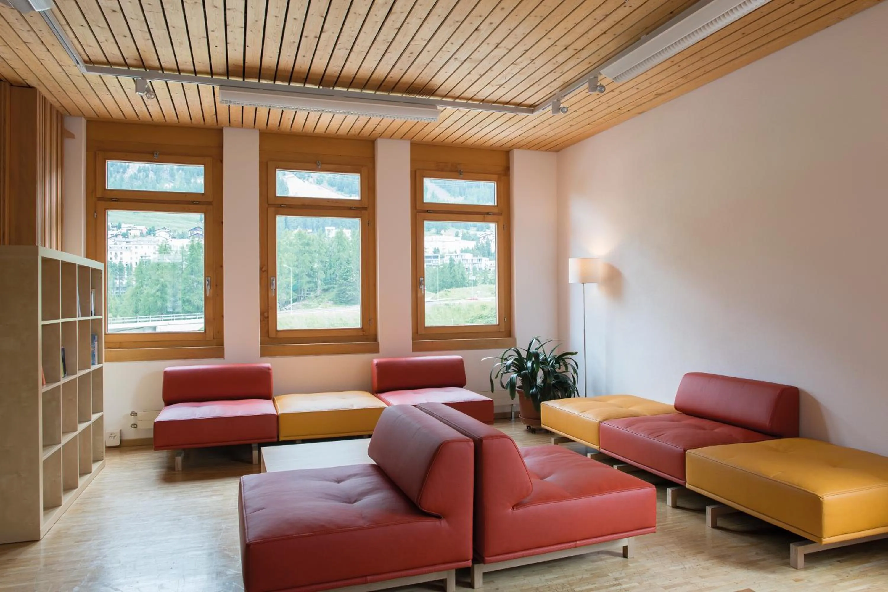 Lounge or bar in Pontresina Youth Hostel