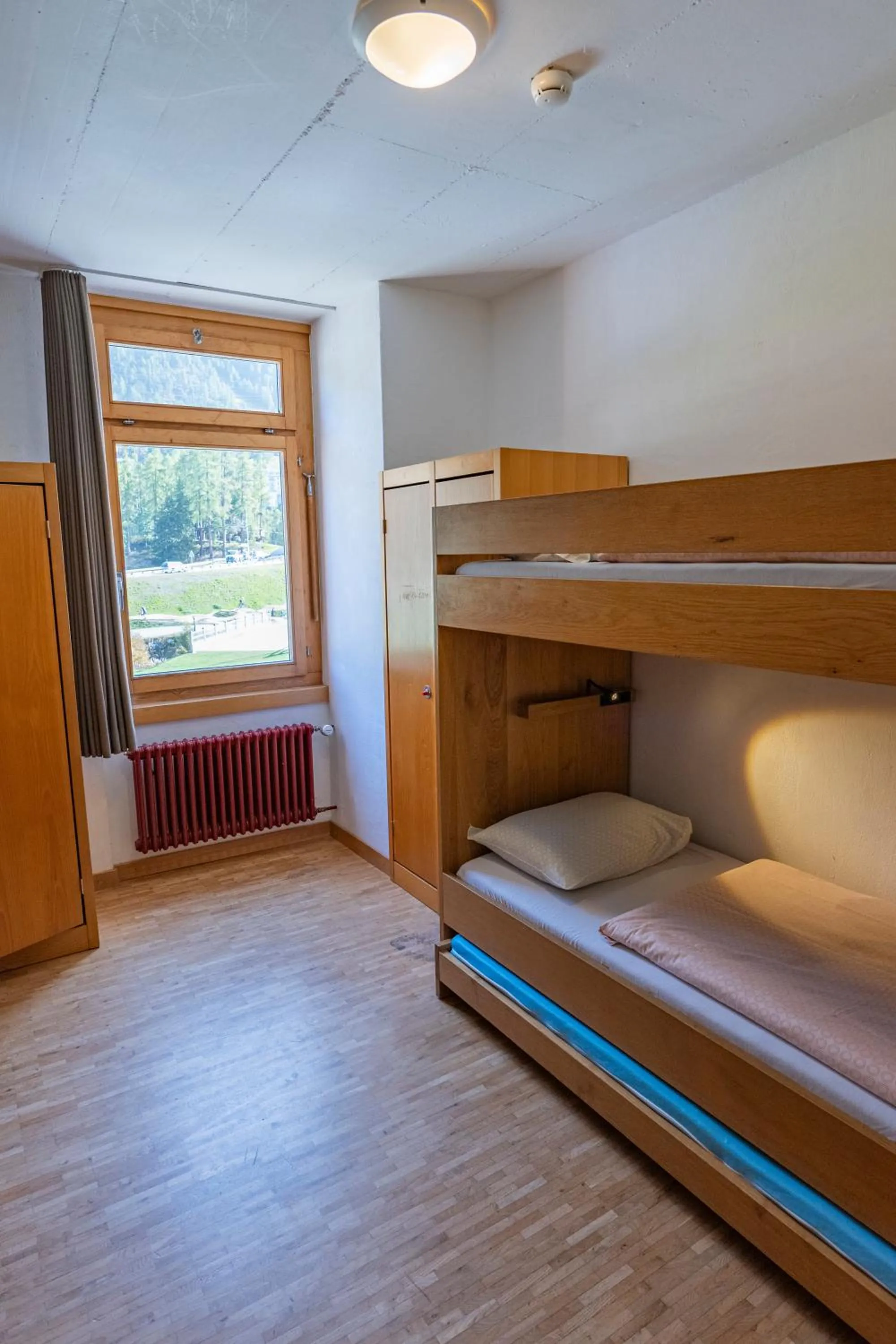 Bedroom, Bed in Pontresina Youth Hostel