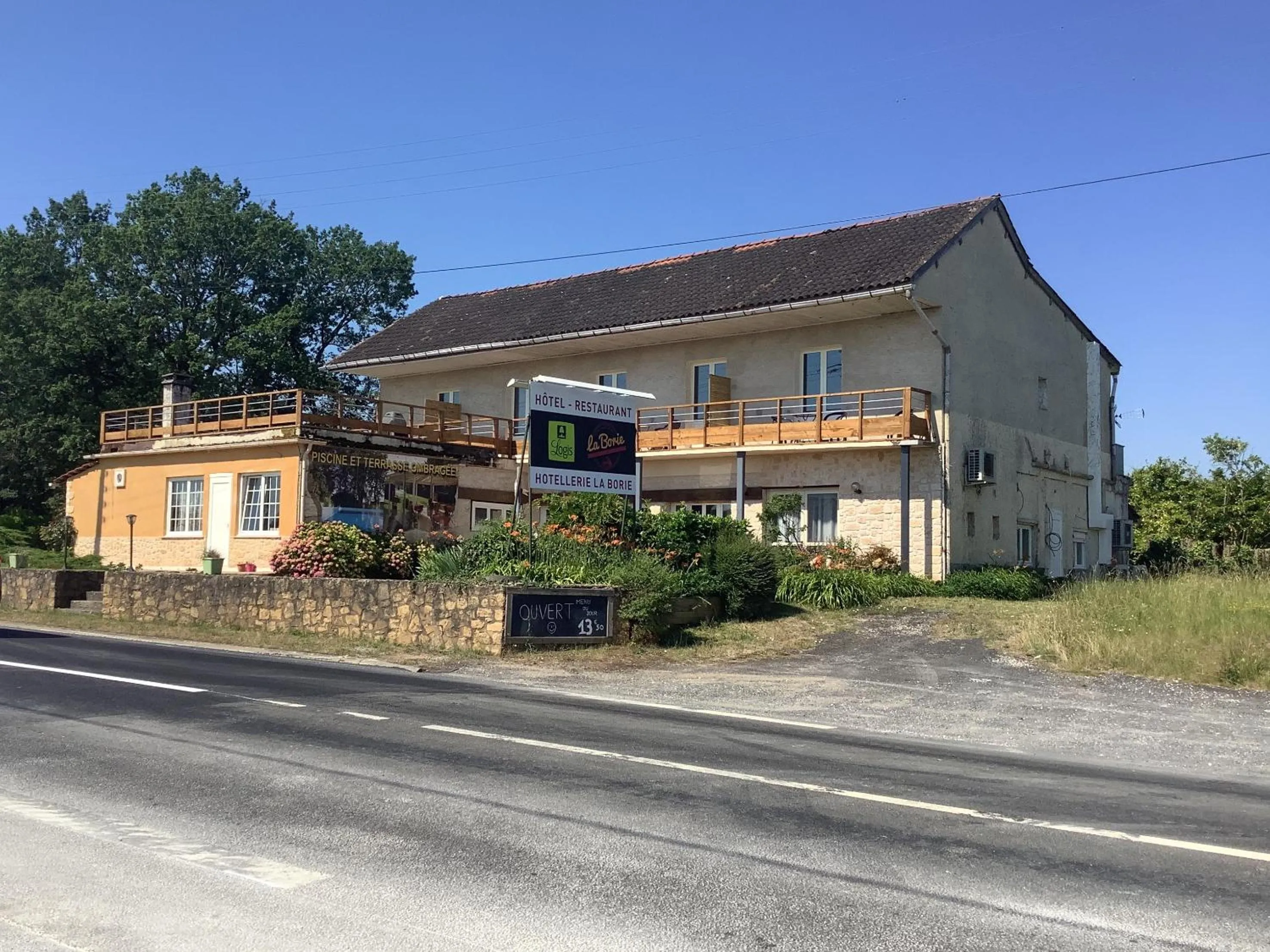 Property building in Logis Hôtel Restaurant La Borie