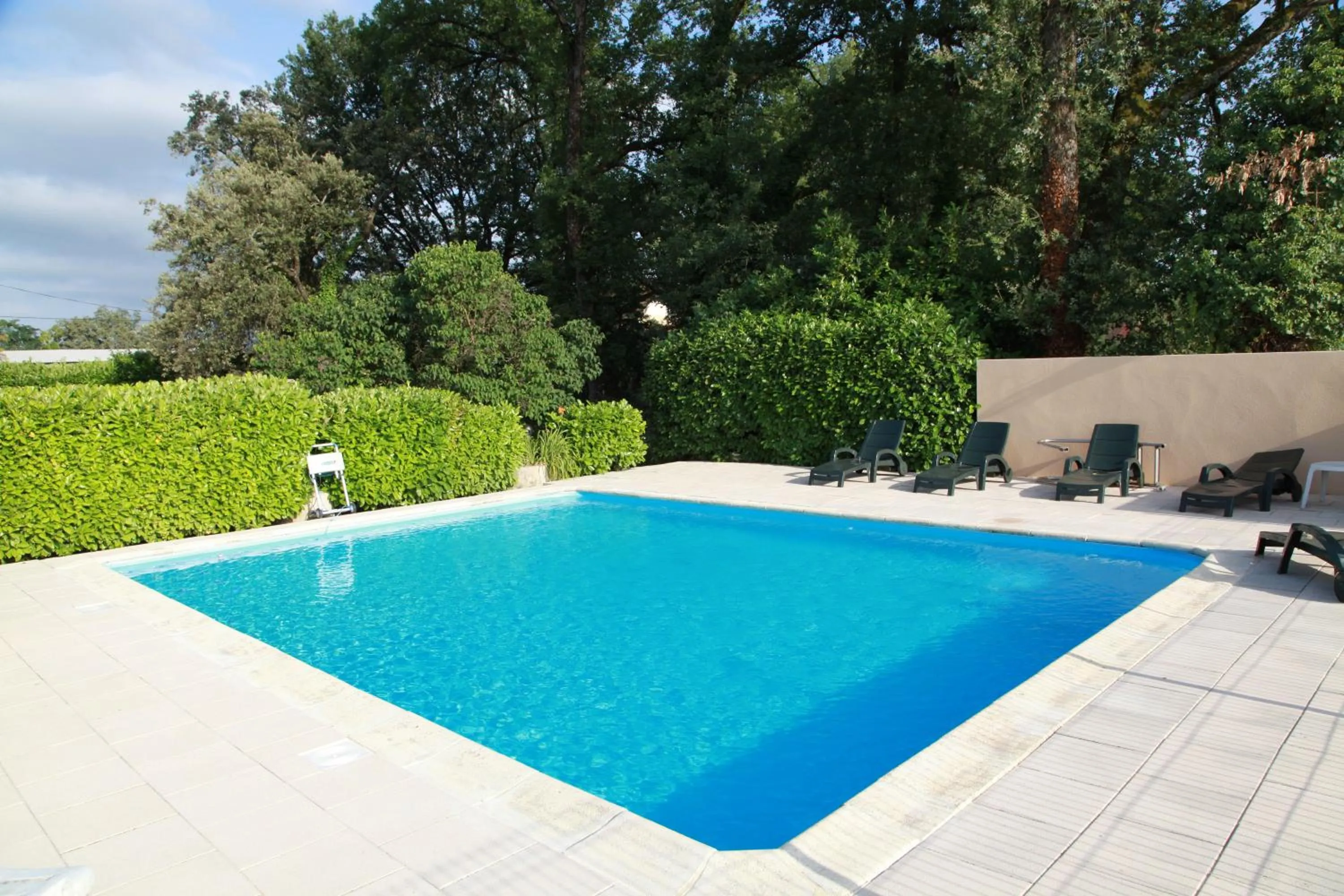 Swimming pool in Logis Hôtel Restaurant La Borie