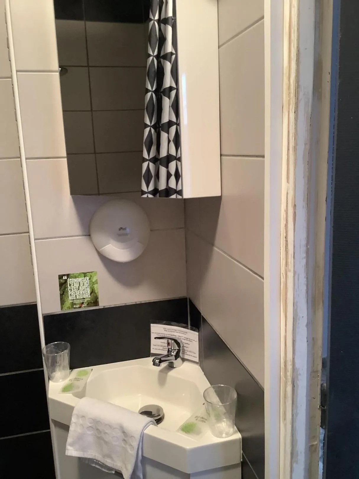 Bathroom in Logis Hôtel Restaurant La Borie