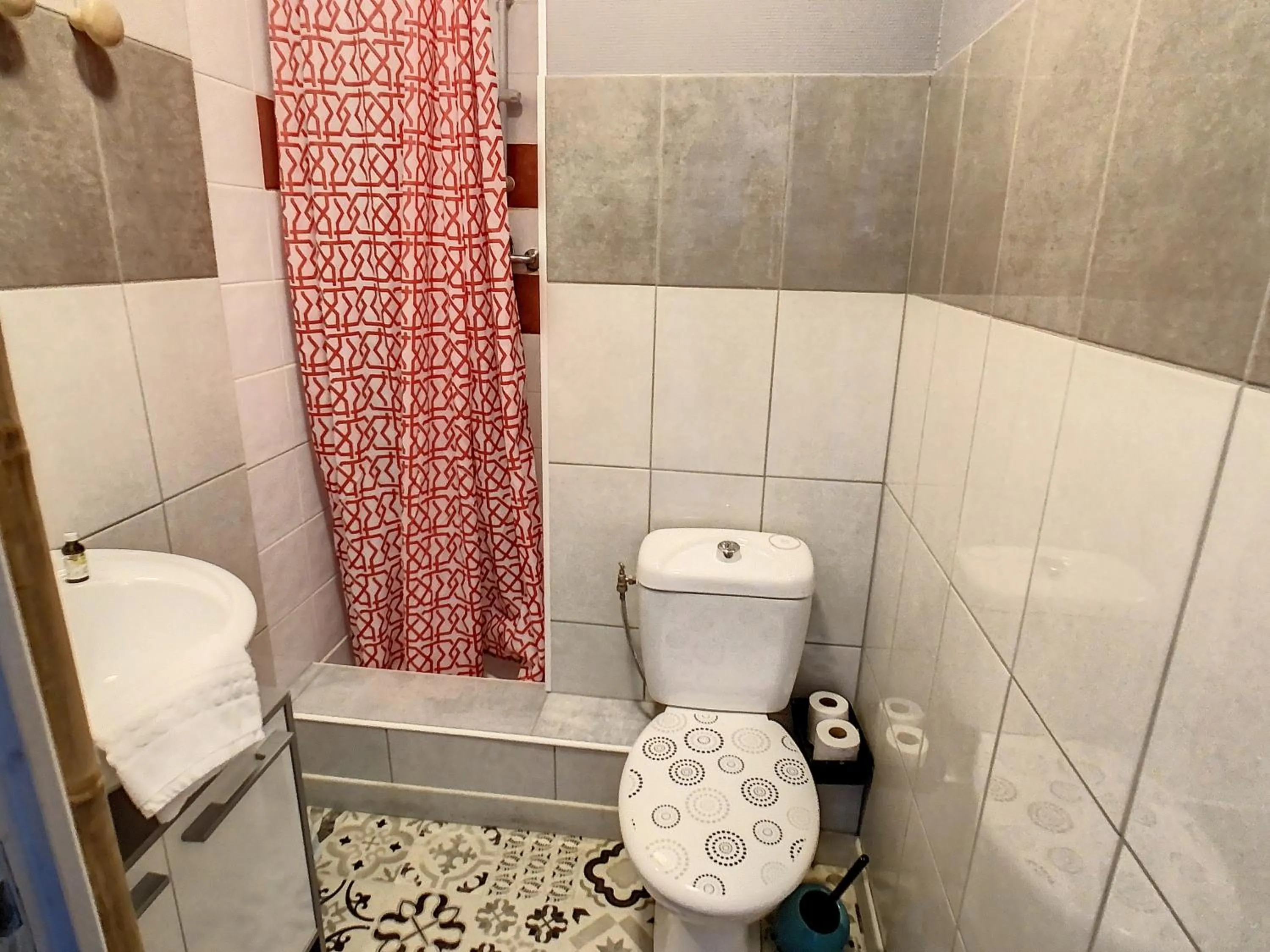 Bathroom in Logis Hôtel Restaurant La Borie