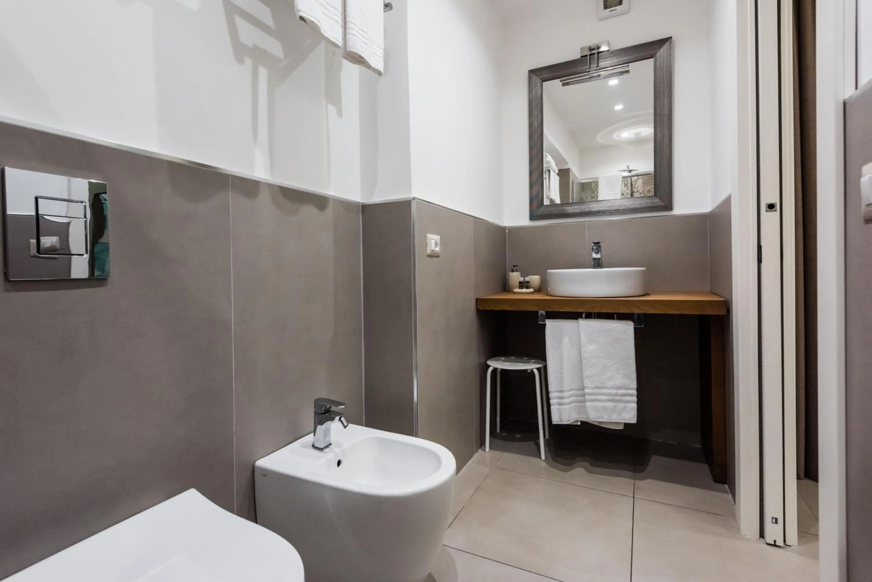 Shower in BeBIGEA Rooms