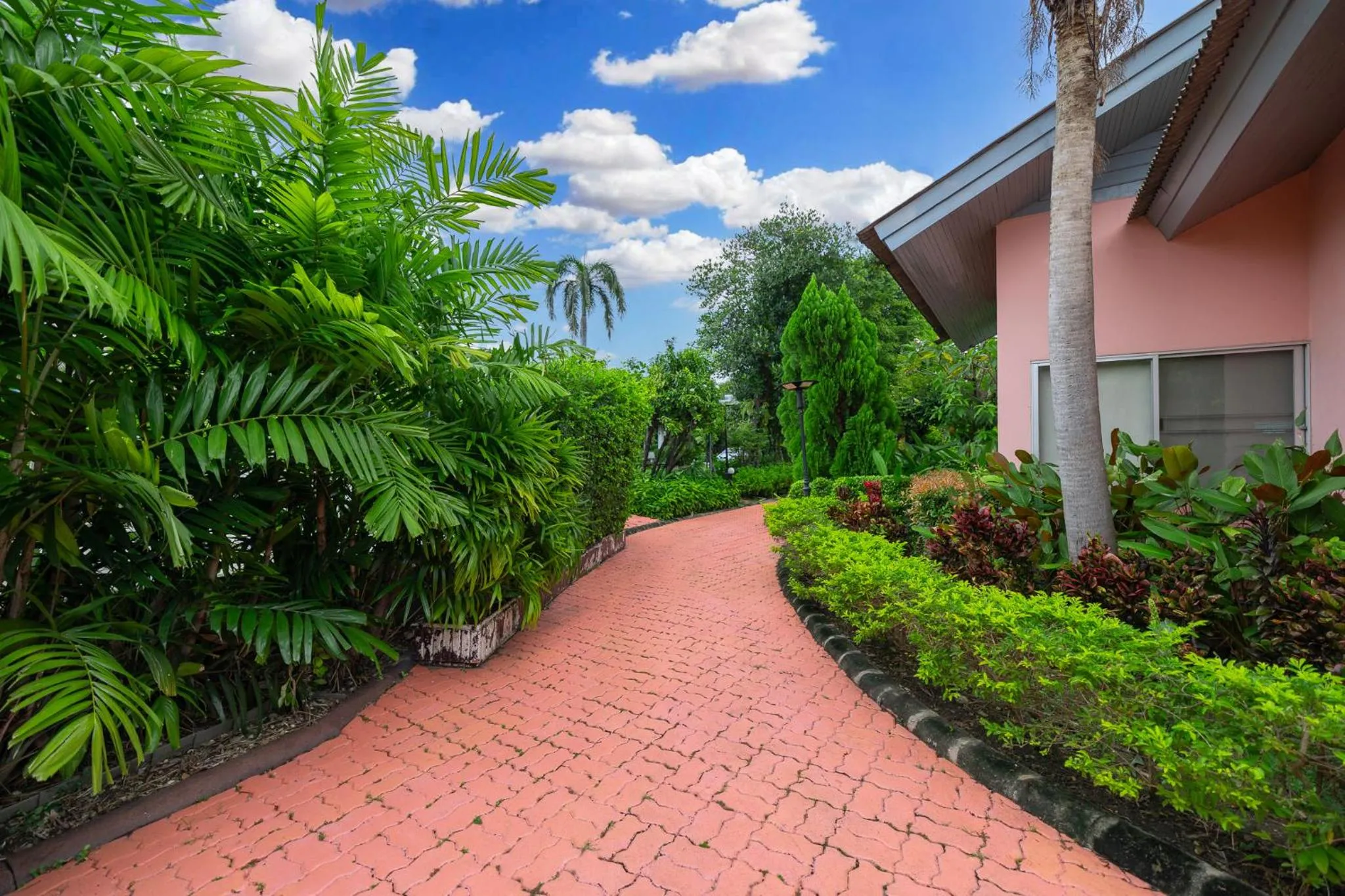 Property building in Bangkok Rama Hotel