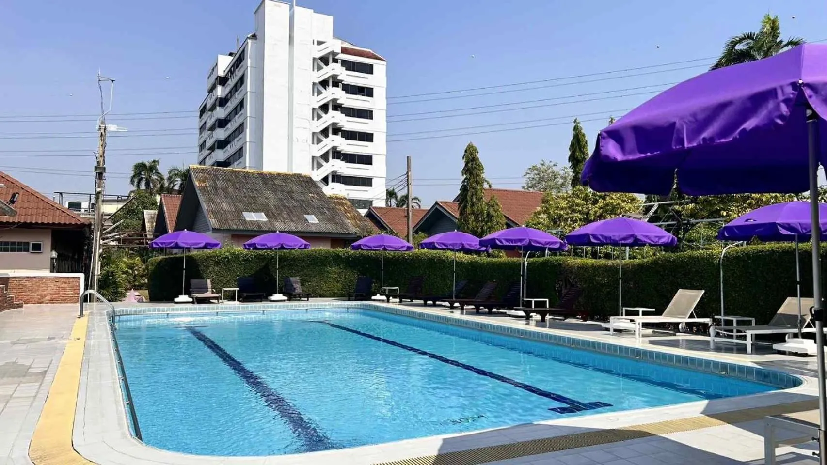 Swimming pool in Bangkok Rama Hotel