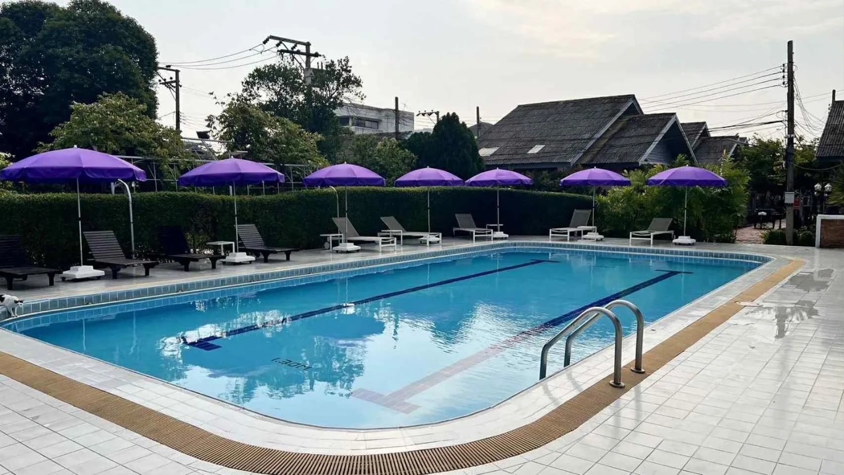 Swimming pool in Bangkok Rama Hotel