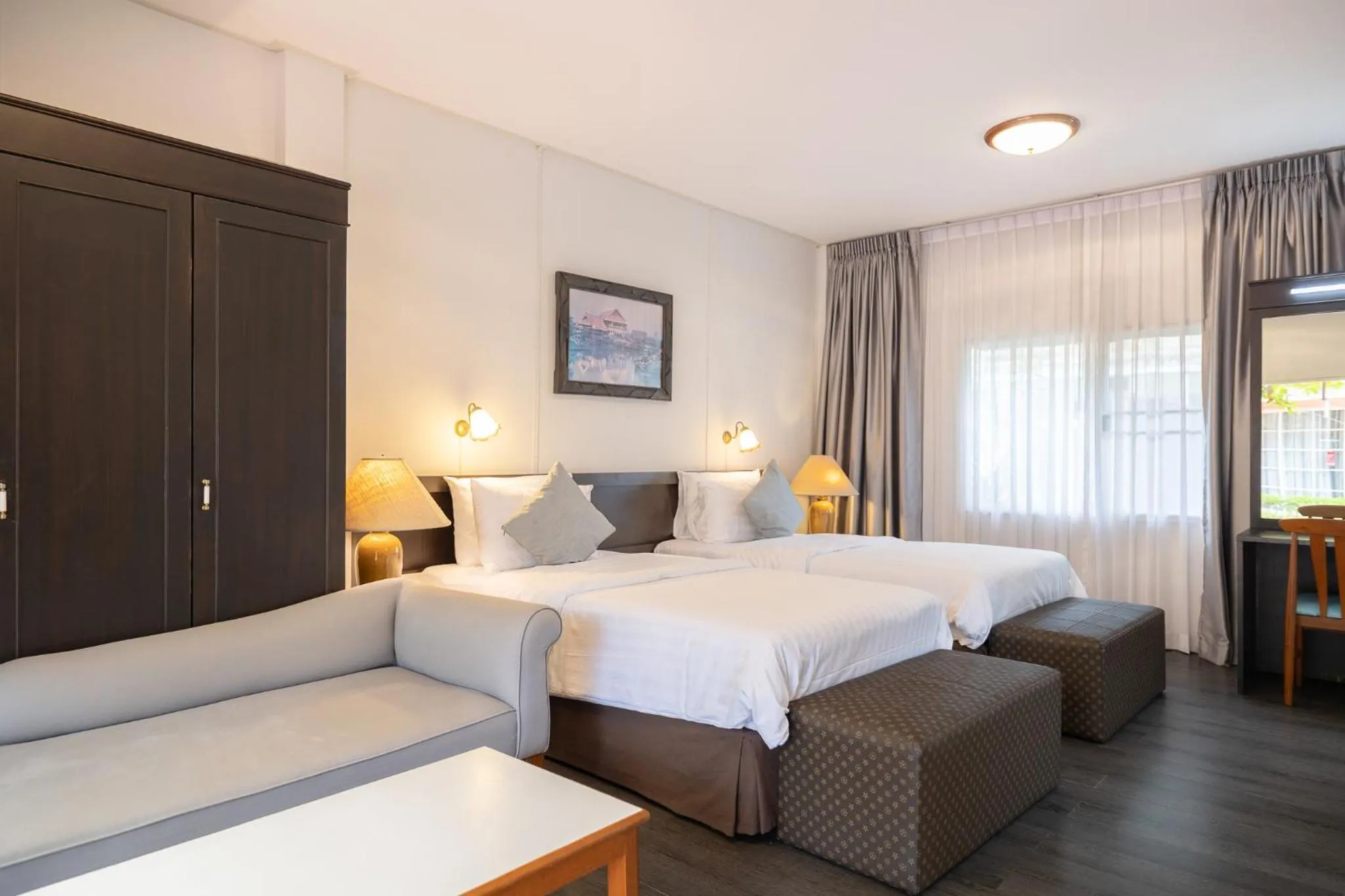 Photo of the whole room, Bed in Bangkok Rama Hotel