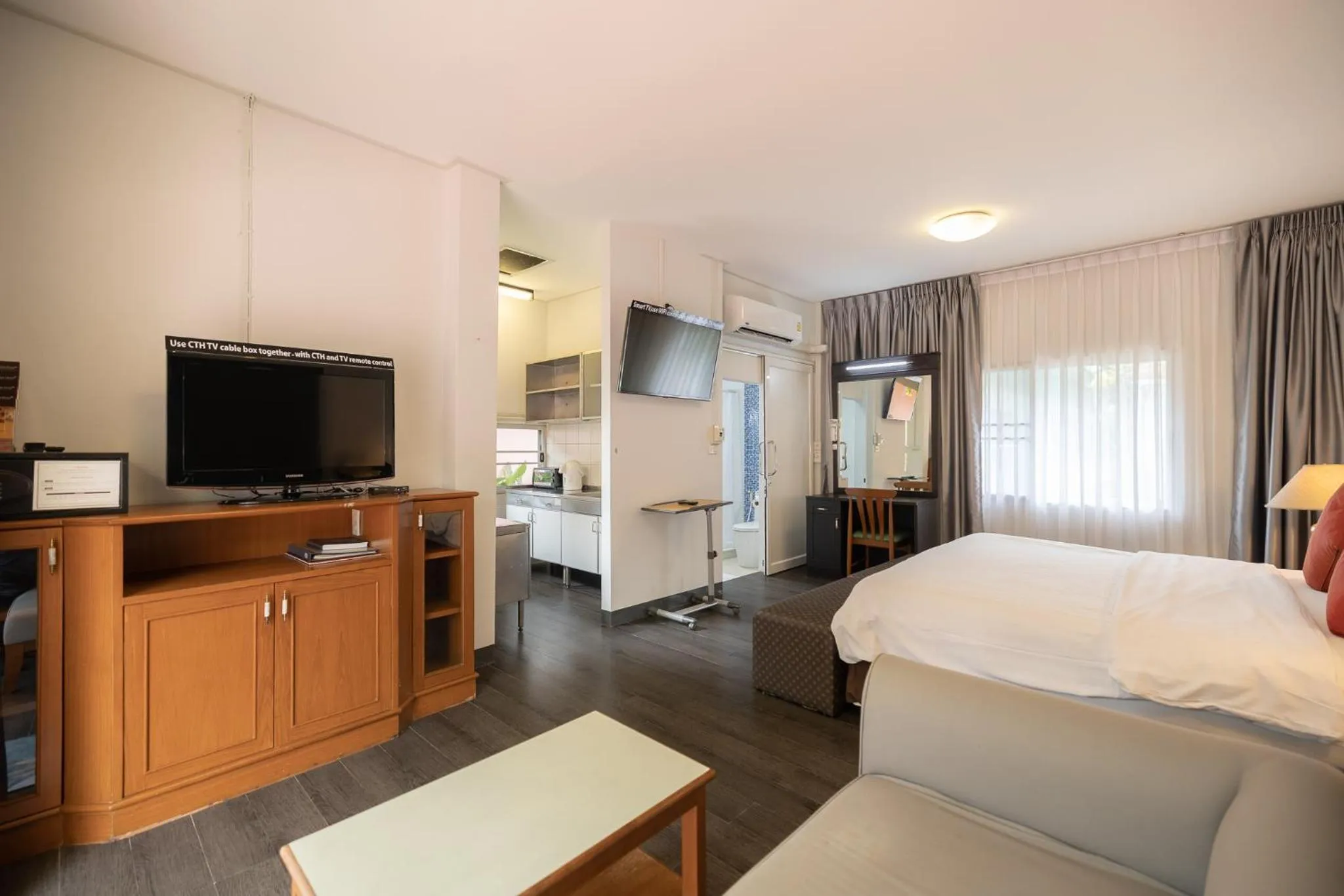 Bedroom, Bed in Bangkok Rama Hotel