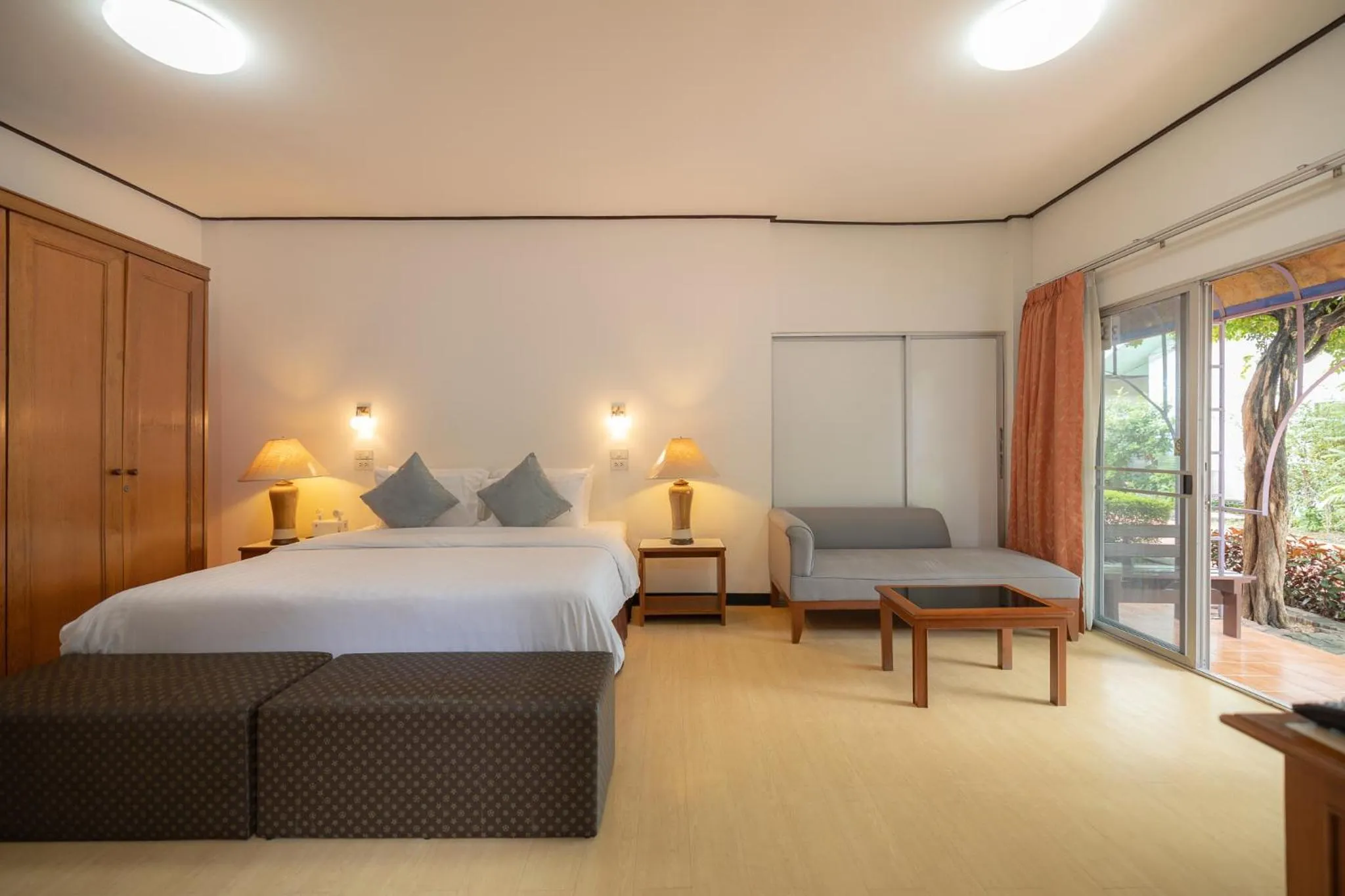 View (from property/room), Bed in Bangkok Rama Hotel