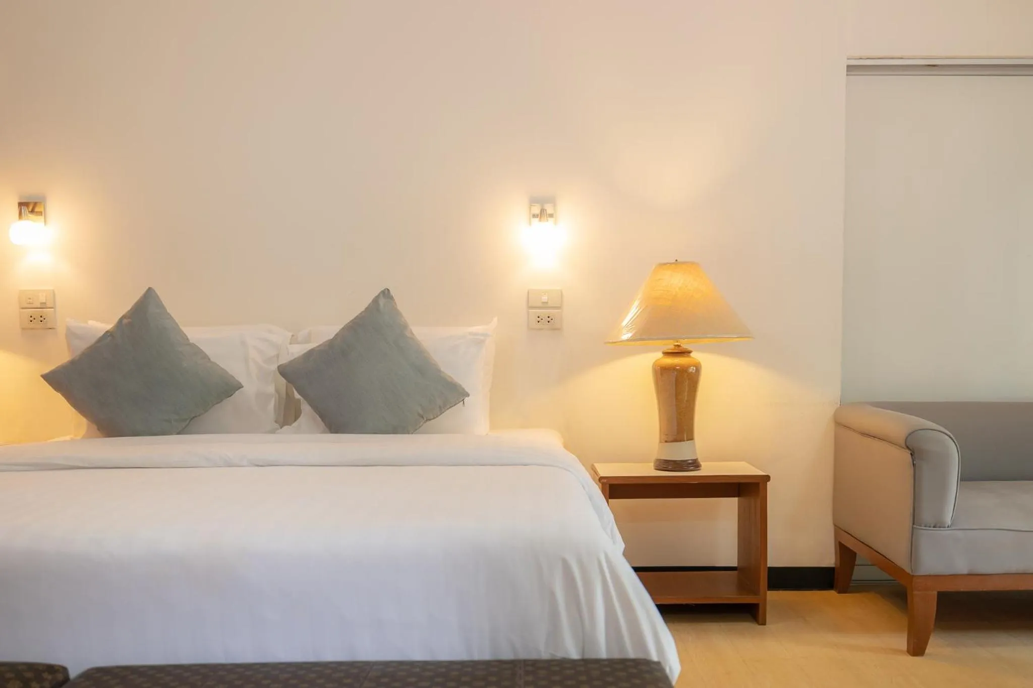 Bed in Bangkok Rama Hotel