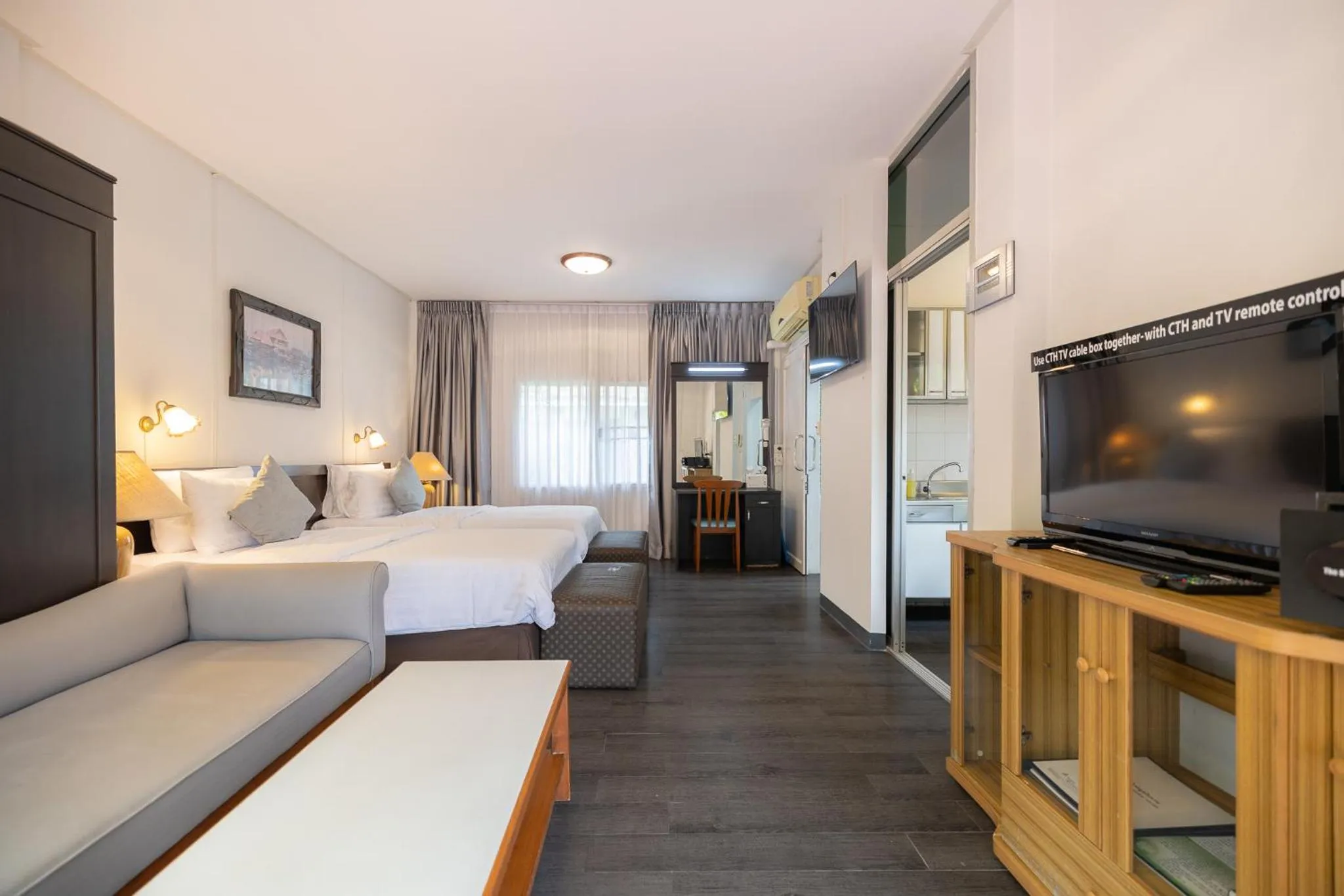 Photo of the whole room, Bed in Bangkok Rama Hotel