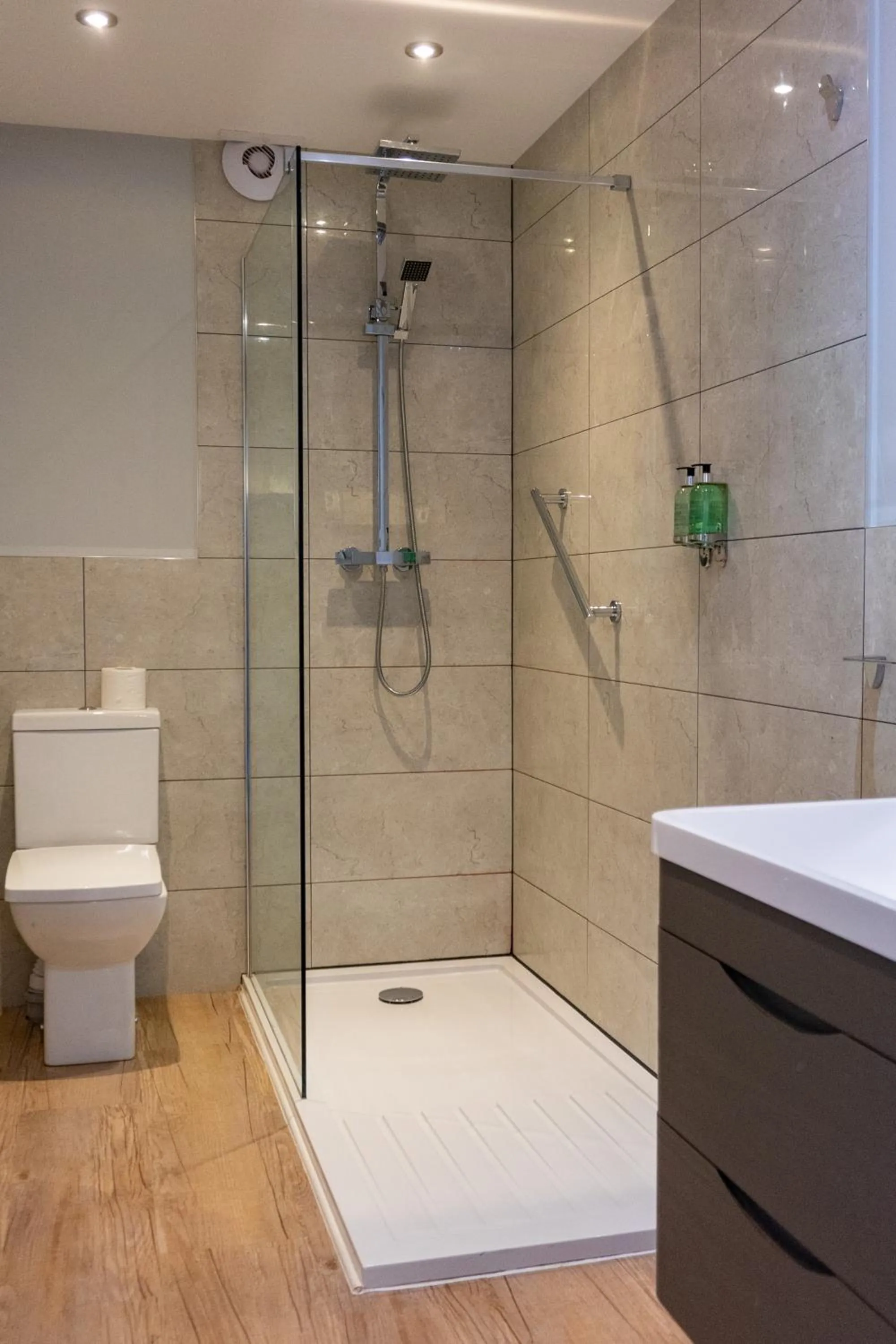 Shower in Western Isles Hotel