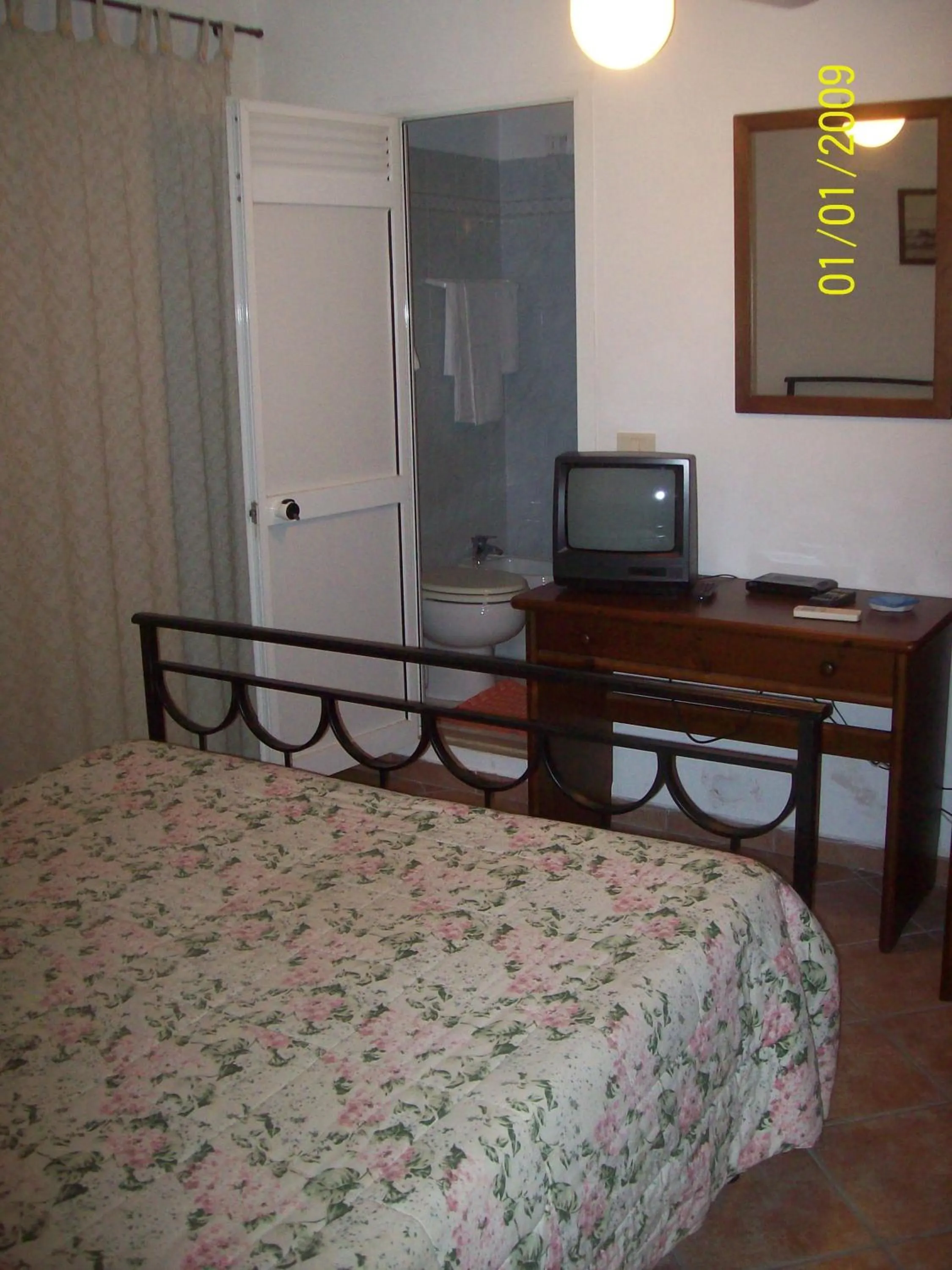 Photo of the whole room, Bed in Albergo La Perla