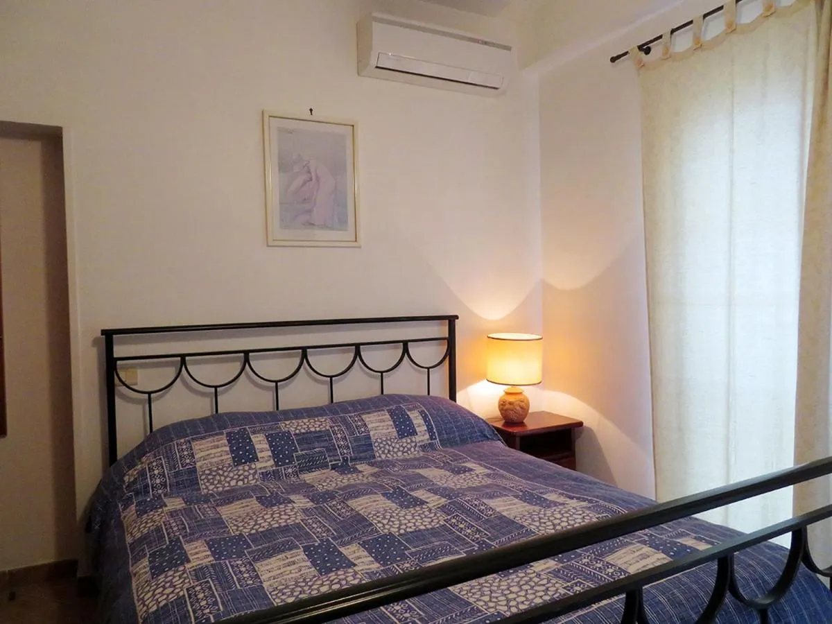 Photo of the whole room, Bed in Albergo La Perla